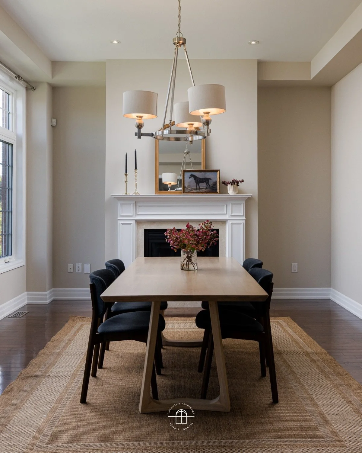 ✨22 Alex Campbell Crescent, King, ON📍

A rare find in King City this bright and spacious end-unit townhouse is tucked away on a quiet street and backs onto peaceful green space. 

Attached only by the garage above grade, it feels more like a detache