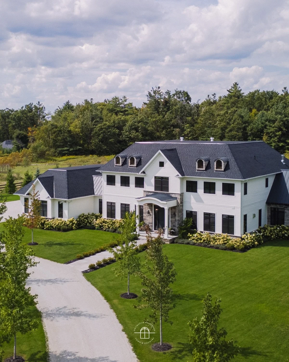 1052 Rainbow Valley Road, Springwater, ON📍

Exceptional craftsmanship meets timeless design in this incredible custom-built home, situated on 5 peaceful and private acres in the heart of Springwater Township. 

Offering over 8,000 square feet of fin