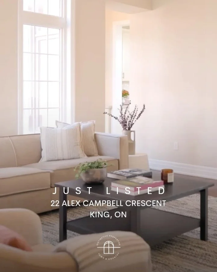 Just Listed✨22 Alex Campbell Crescent, King, ON📍

A rare find in King City this bright and spacious end-unit townhouse is tucked away on a quiet street and backs onto peaceful green space. 

Attached only by the garage above grade, it feels more lik