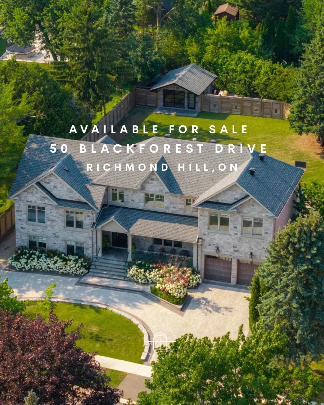 Refined living in the heart of Oak Ridges. 📍

Custom built with over 4,700 sq. ft. of finished living space, this beautifully appointed home pairs timeless design with effortless entertaining. A chef&rsquo;s kitchen, private in-law suite, spa-like p