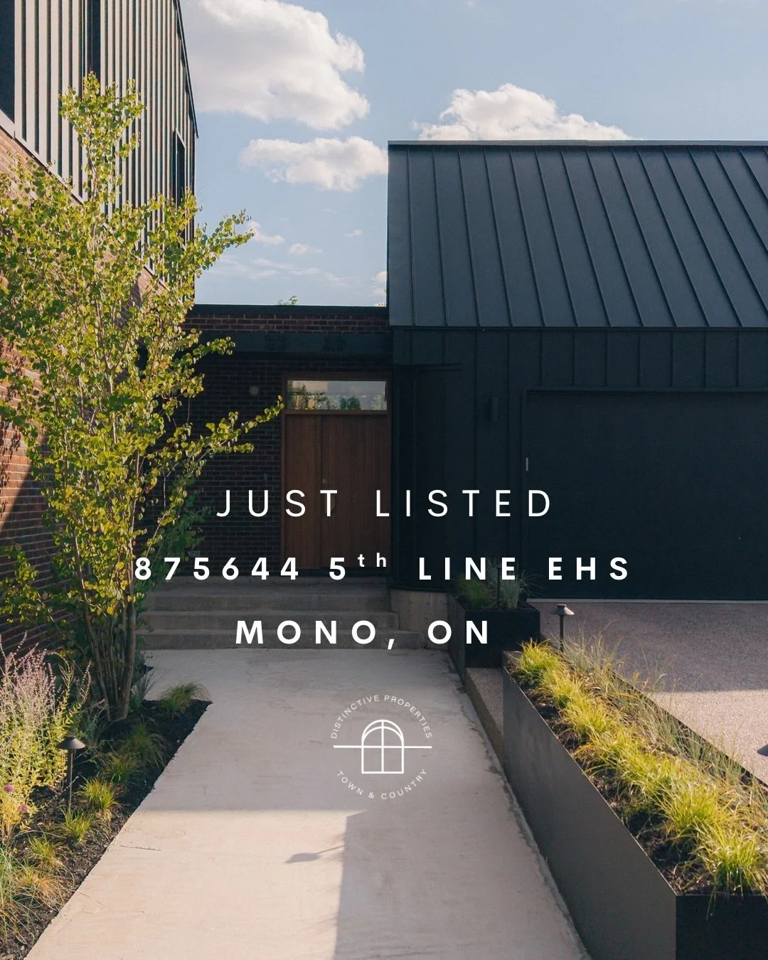 Just Listed | Mid-Century Modern in Mono, ON 

Newly built with mid-century architecture on 25 acres in Mono Township. Thoughtfully integrated into the natural landscape, this home offers the perfect blend of modern amenities and traditional styling.