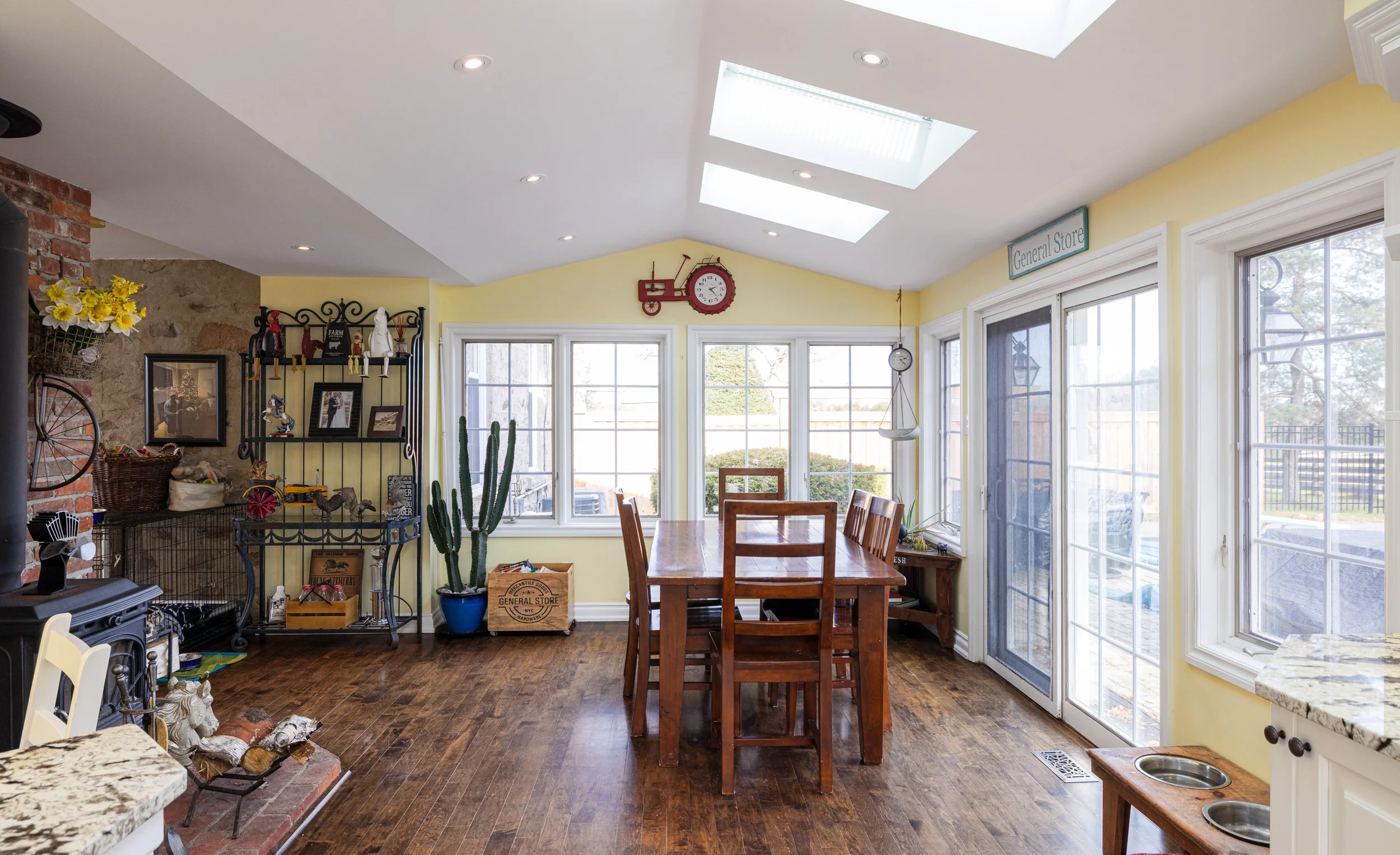 13- 5228 1ST LINE - ERIN - PHOTO- Mitch Hubble - Modern Movement Creative -November 24, 2025 .jpg