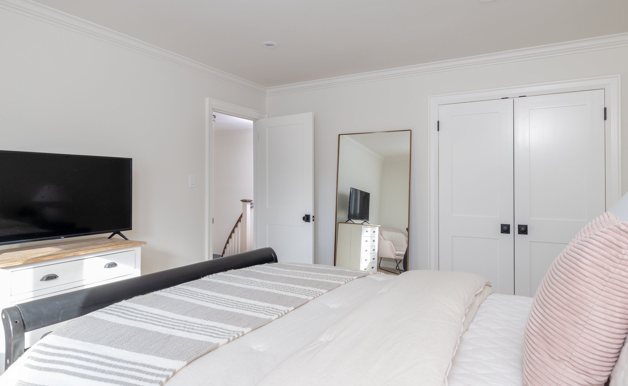 10- 55 Parnham - Sharon - Modern Movement Creative Inc - PHOTOG- Mitch Hubble - February 24, 2026.jpg