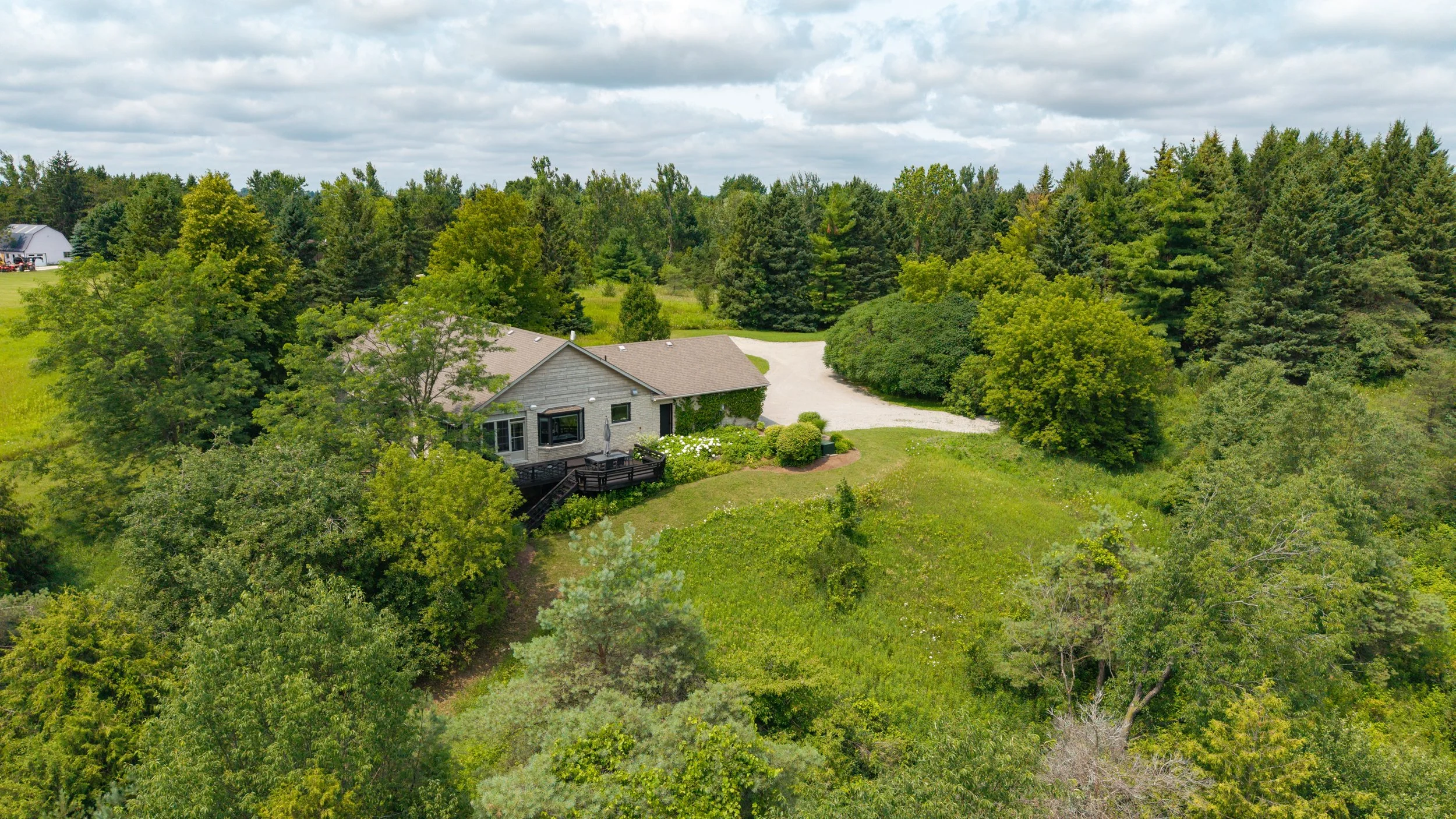 17- 286364 10th Sideroad - Mono - Modern Movement Creative Inc - PHOTOG- Mitch Hubble - July 28, 2026.jpg