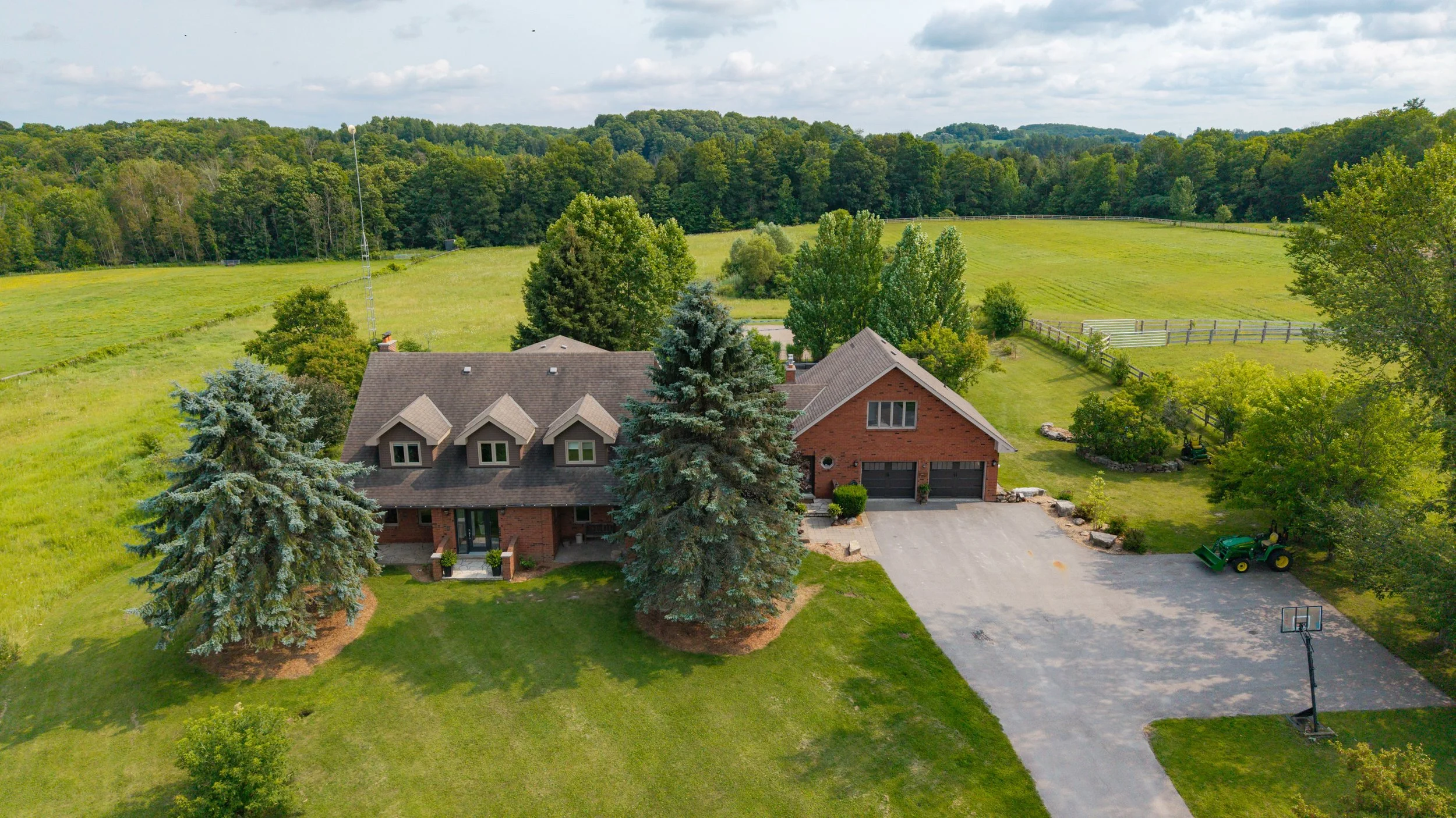 15- 7995 19th Sideroad - King - Modern Movement Creative Inc - PHOTOG- Mitch Hubble - July 28, 2026.jpg