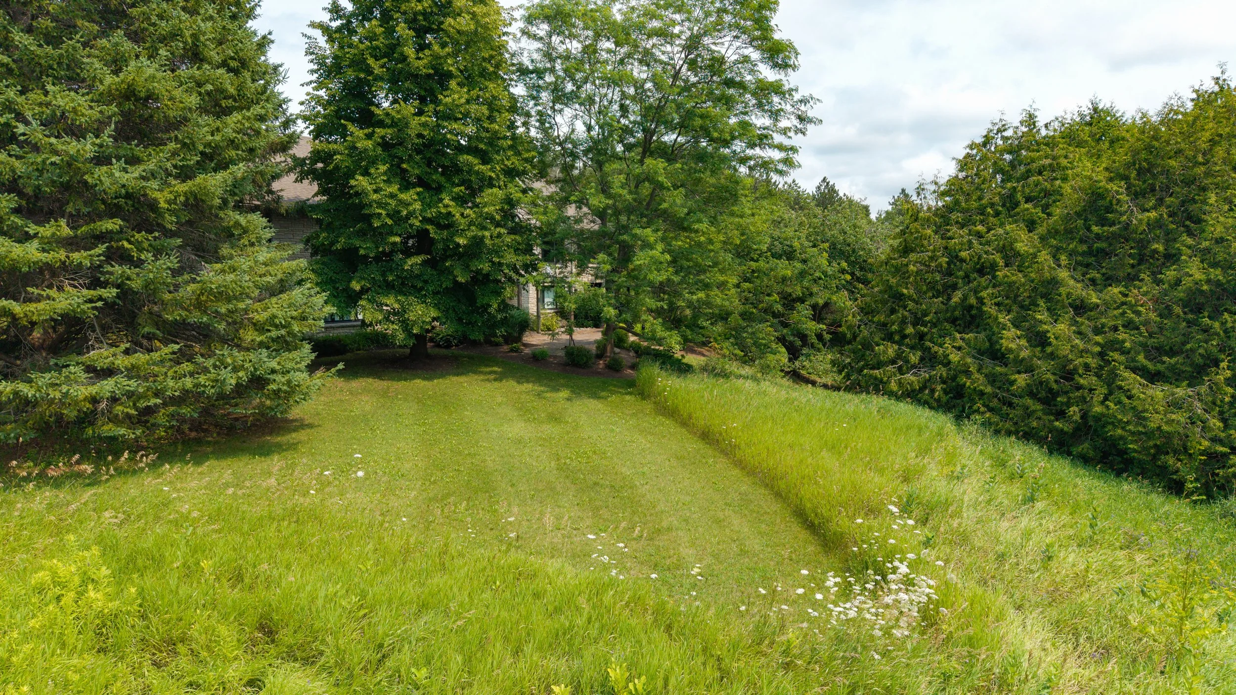 8- 286364 10th Sideroad - Mono - Modern Movement Creative Inc - PHOTOG- Mitch Hubble - July 28, 2026.jpg