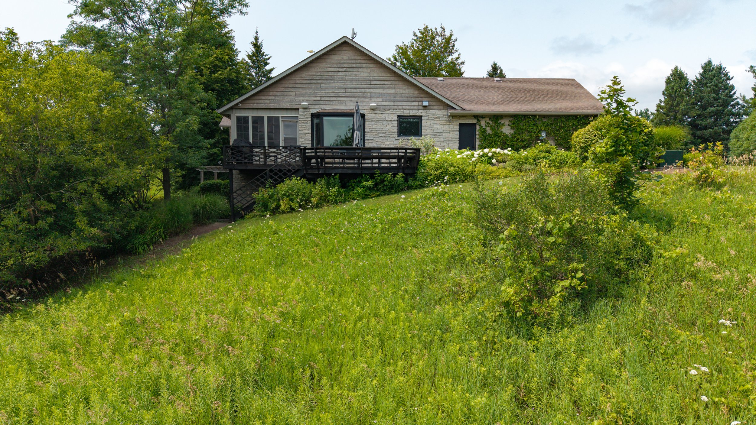 14- 286364 10th Sideroad - Mono - Modern Movement Creative Inc - PHOTOG- Mitch Hubble - July 28, 2026.jpg