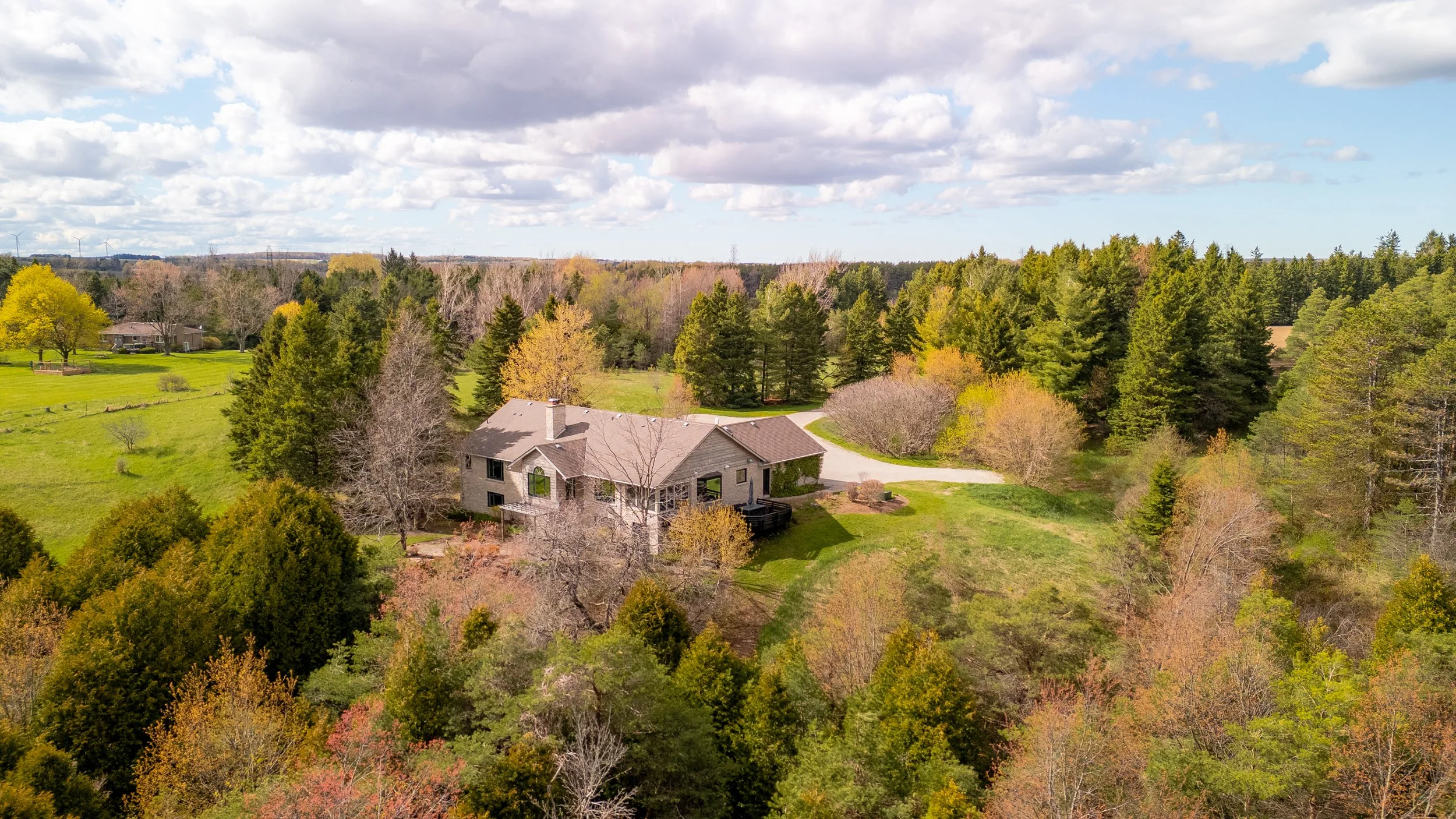 21- 286364 10th Sideroad - Mono - Modern Movement Creative Inc - PHOTOG- Mitch Hubble - May 12, 2026.jpg