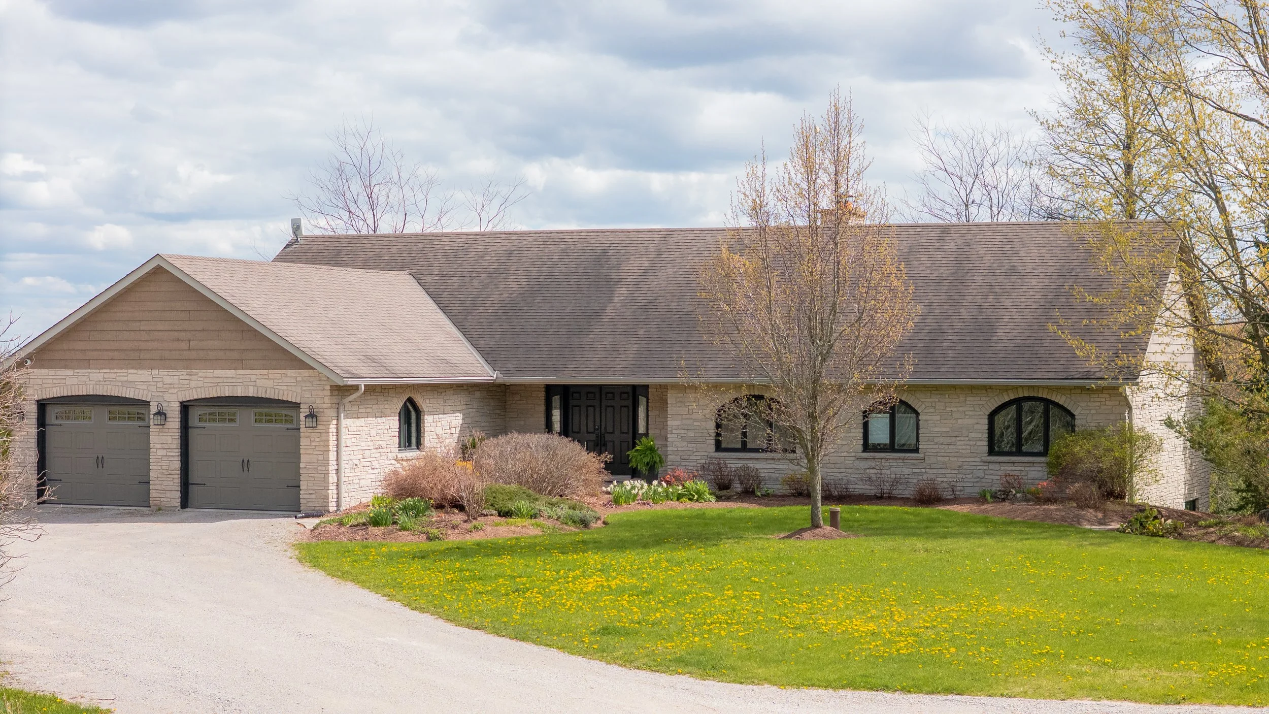 1- 286364 10th Sideroad - Mono - Modern Movement Creative Inc - PHOTOG- Mitch Hubble - May 12, 2026.jpg