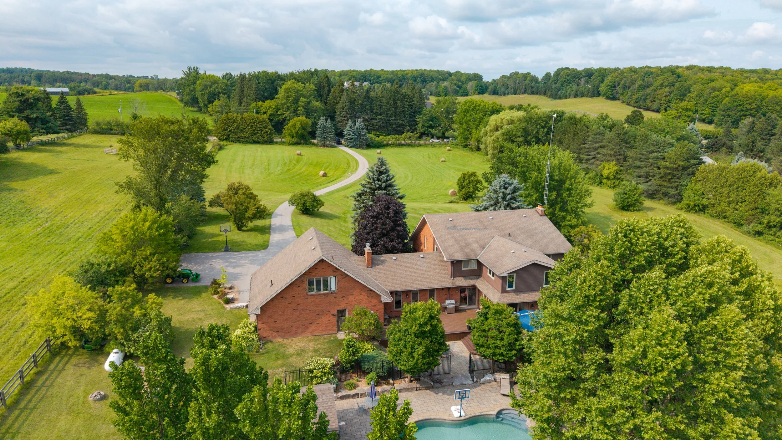 2- 7995 19th Sideroad - King - Modern Movement Creative Inc - PHOTOG- Mitch Hubble - July 28, 2026.jpg