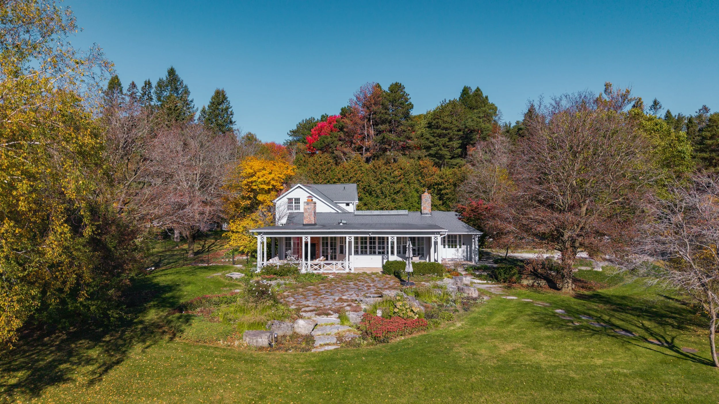 16- 983 19th Sideroad - King - Modern Movement Creative Inc - PHOTOG- Mitch Hubble - October 19, 2026.jpg