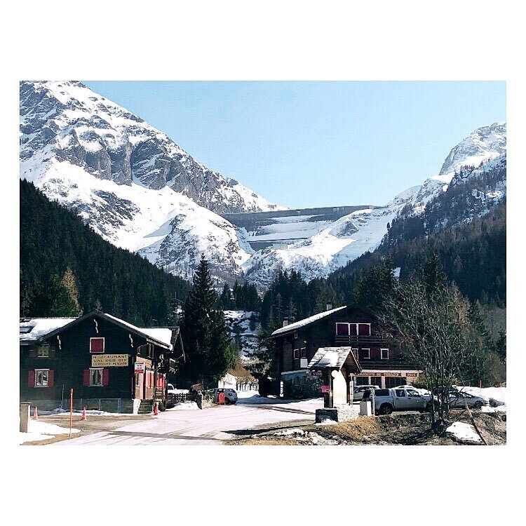 🔝🇨🇭
.
.
.
#grandedixence #dixence #dam #valdesdix #valdherens #barrage #big #mountains #alp #swissalps #valais #wallis #spring #sun #snow