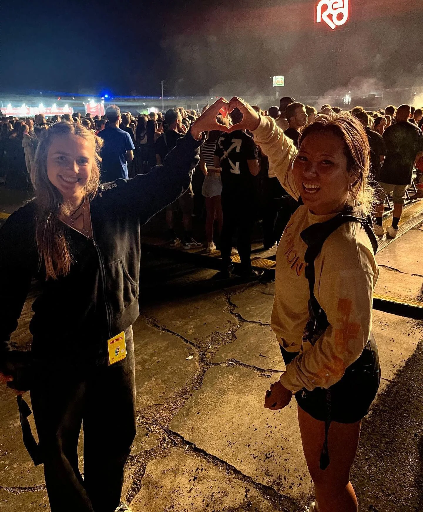 @blackeyedpeas | 2023 | Europe Edition 

Meet the Espa&ntilde;a bestie ! Summer camp wouldn&rsquo;t have been the same without ya @libsjames 🫶🏼

#BlackEyedPeas #BEP #SummerTour #Tour #ElevationTour
