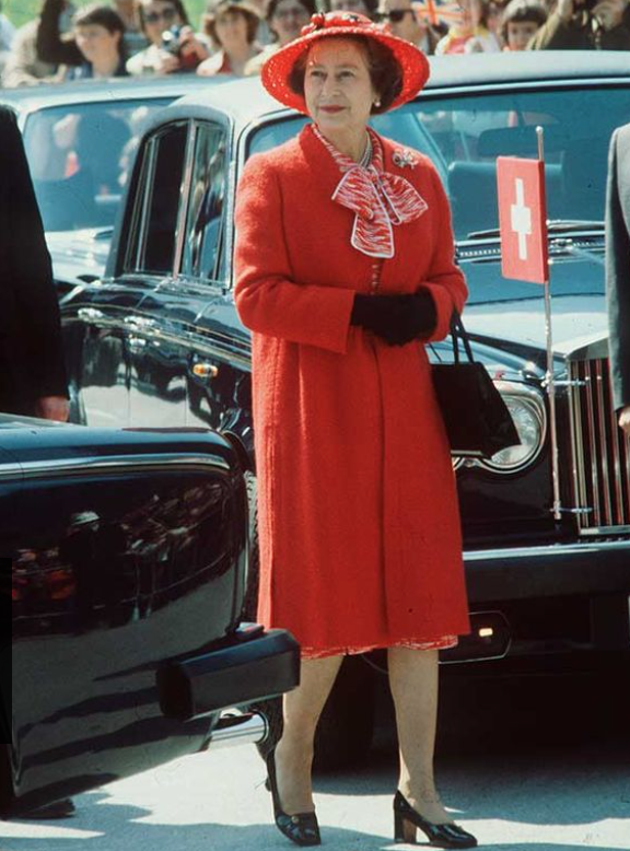Queen Elizabeth II  Red.png