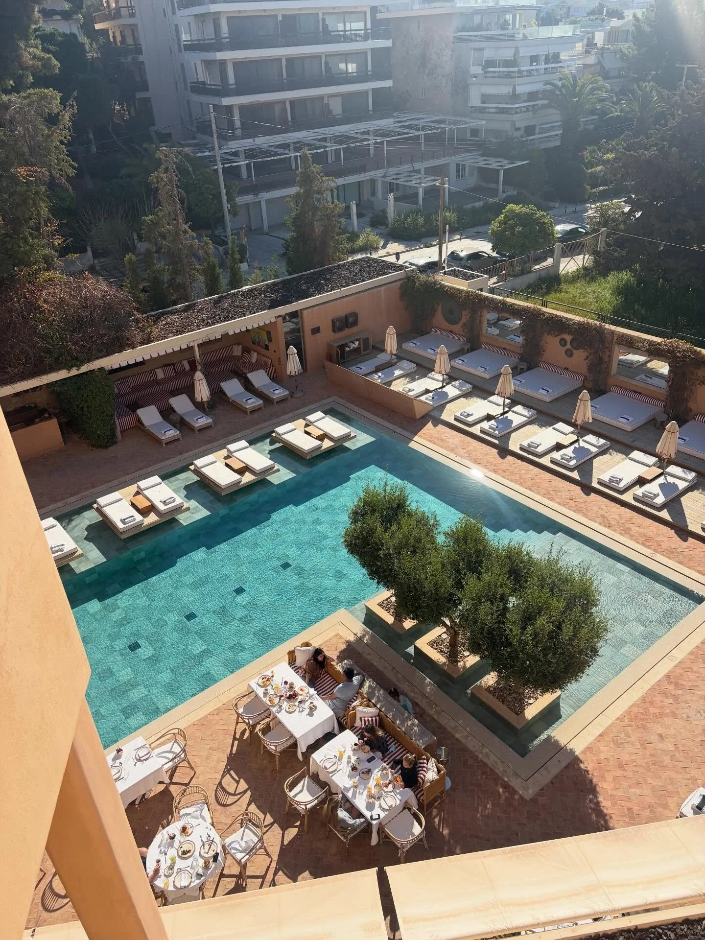 Last week 🇬🇷 ☀️ Poolside, a lot of laughs and yes that is a golf course on my feed. Don&rsquo;t worry I wasn&rsquo;t playing ! It&rsquo;s a beauty @costanavarinogolf &hearts;️