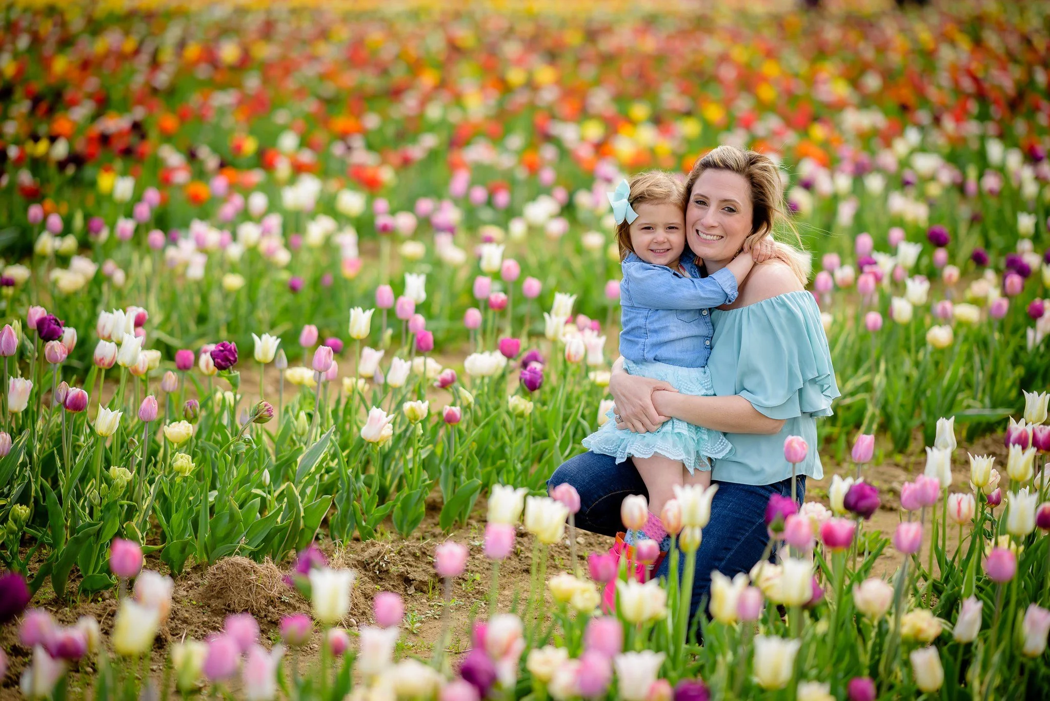Now's the time to start planning for Mother&rsquo;s Day&mdash;If you're looking for a sign, this is it 💐
Tulip Mini Sessions are my most requested shoot of the year and they make the kind of gift moms never forget.

Limited days available for sessio