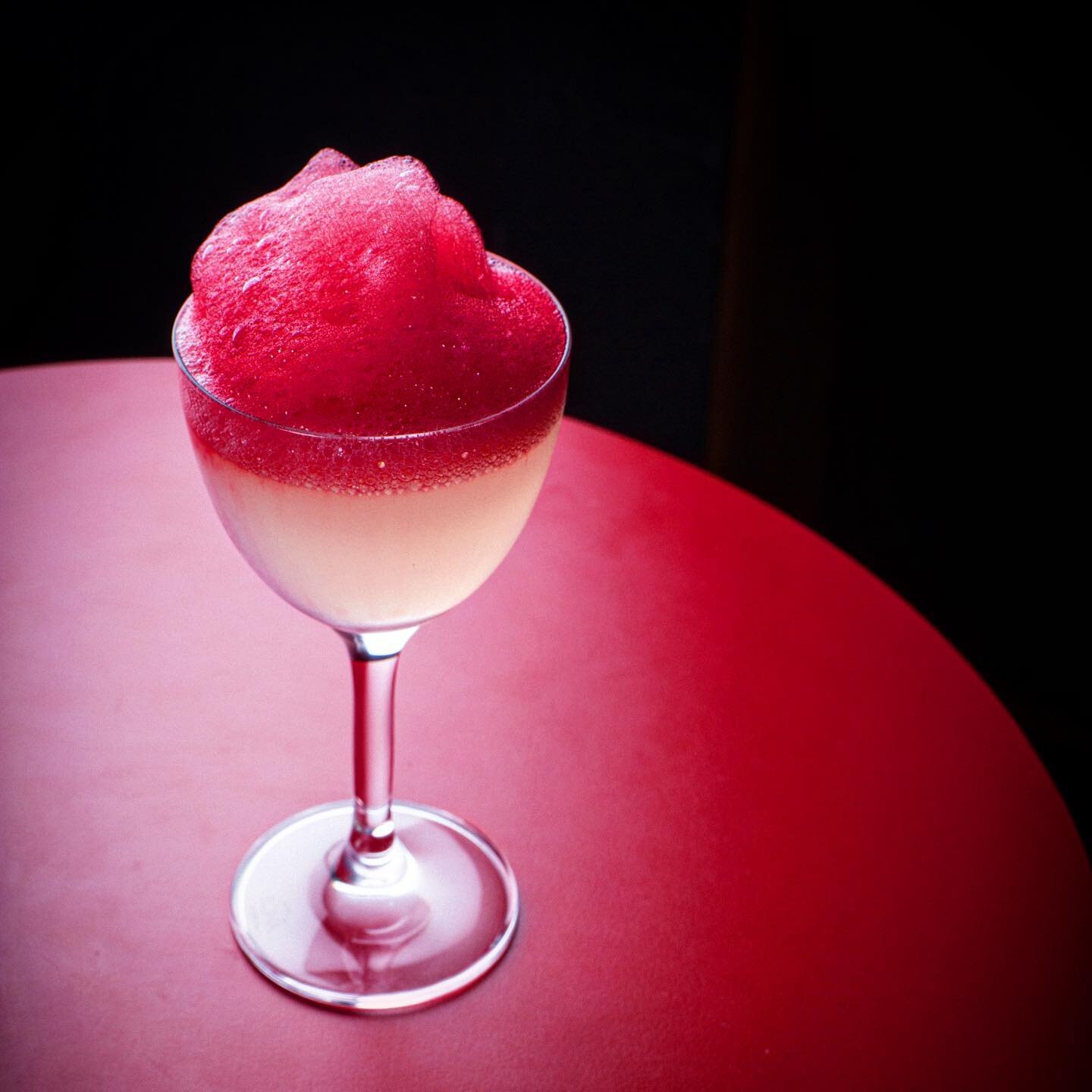 &lsquo;Beet It&rsquo; - Gin, Cointreau, Lalicus, Lemon, Beetroot Air. One of our new Signature Cocktails. Serving today from 5pm. Walk-ins only! 🍸
.
.
📸 @adamoreganphotography 
#luna #lunad2 #drurystreet #dublincocktails #dublincocktailbar #lovindu