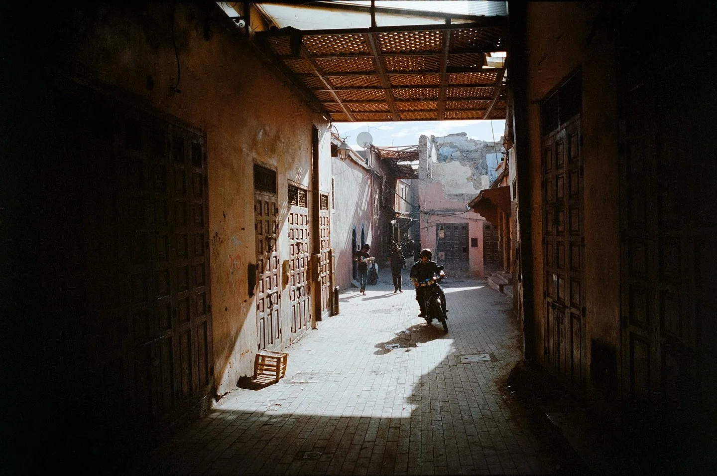 Christmas Eve in Marrakech. 2024
Film and Digital
@leica_camera, @kodak 

What remains of Marrakech, life can be pretty tough.

I am currently taking part in international photography competitions with these pictures.
Let&rsquo;s see what happens.
