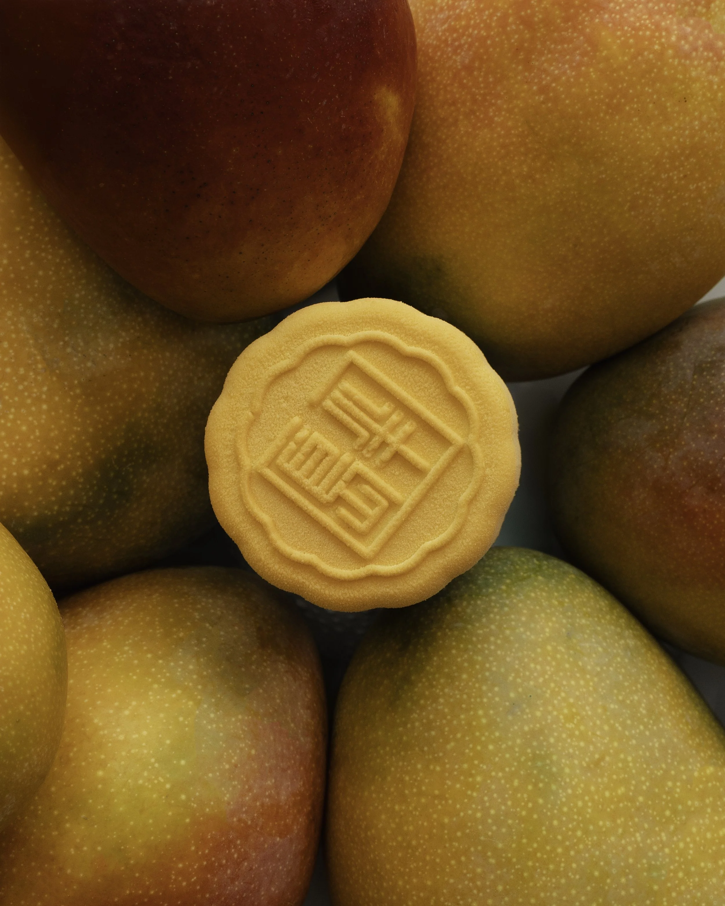 LUNAR-MOONCAKES-MANGO.jpg