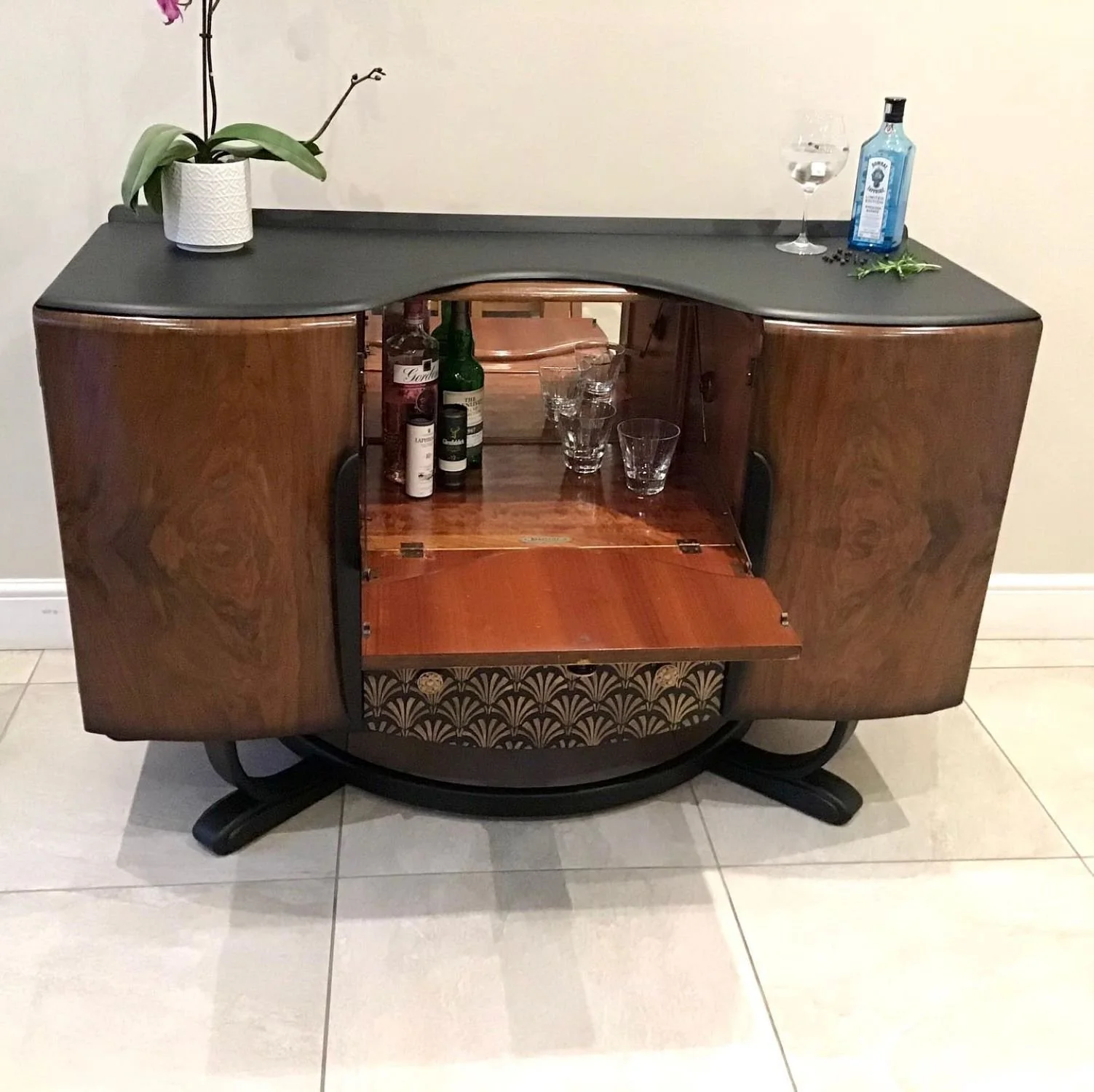 Art Deco Beautility cocktail cabinet