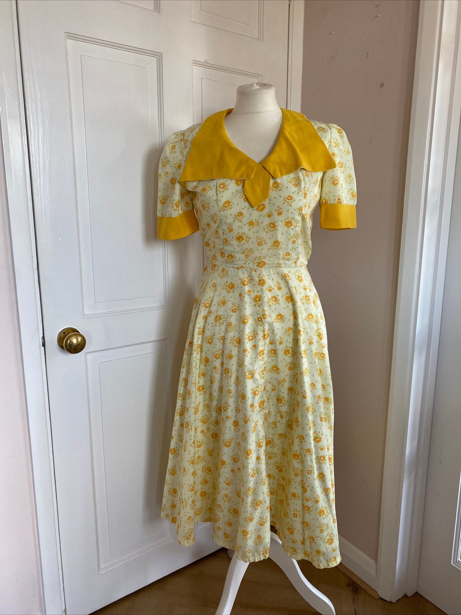Original Vintage 1950s Dress Yellow Size 8