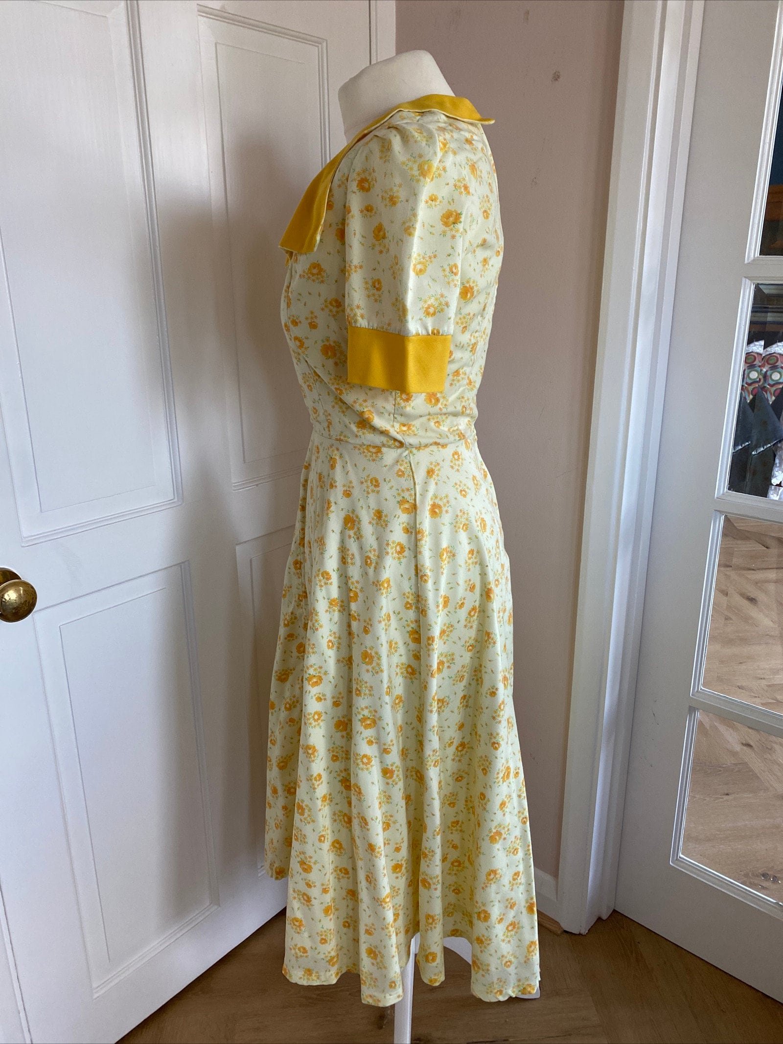 Original Vintage 1950s Dress Yellow Size 8