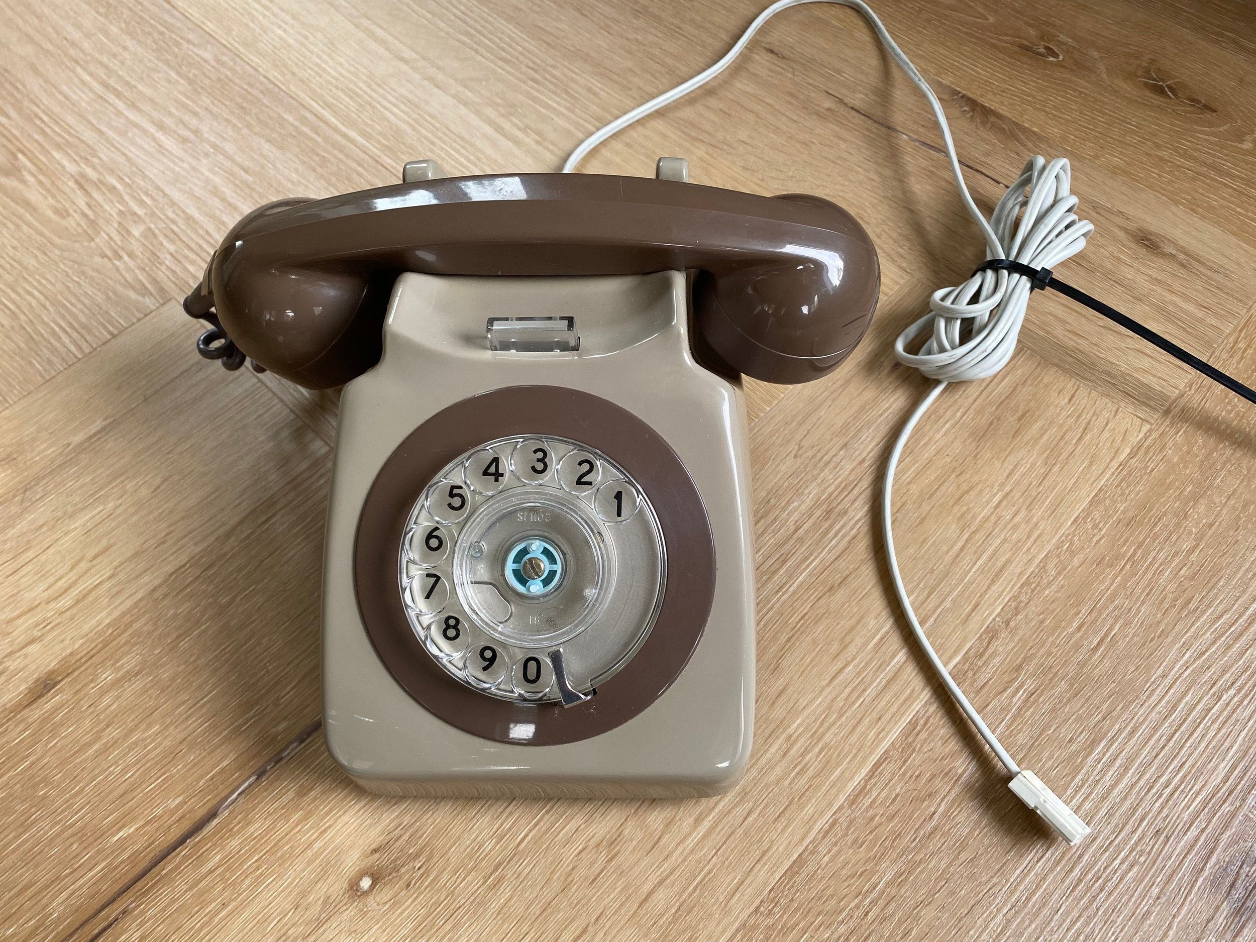Vintage retro 1980s rotary dial two tone brown telephone BT Tele 8746D
