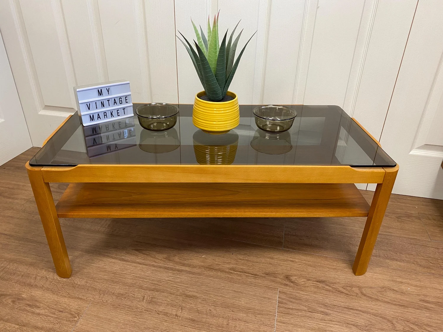 MCM Vintage 2 Tier End Table | EstateSales.org, image size:1500x1125