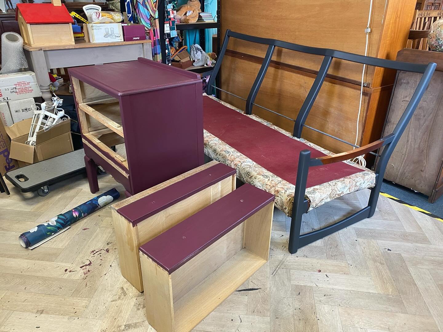 Working on commissions today&hellip;..

#refurbishedfurniture #restyledfurniture #furniturerestoration #upcycling #refreshandrenew #vintageshop #vintagefurniture #hertsbusiness #hertfordshiresmallbusiness #hertford #tewin #tewinhillfarm