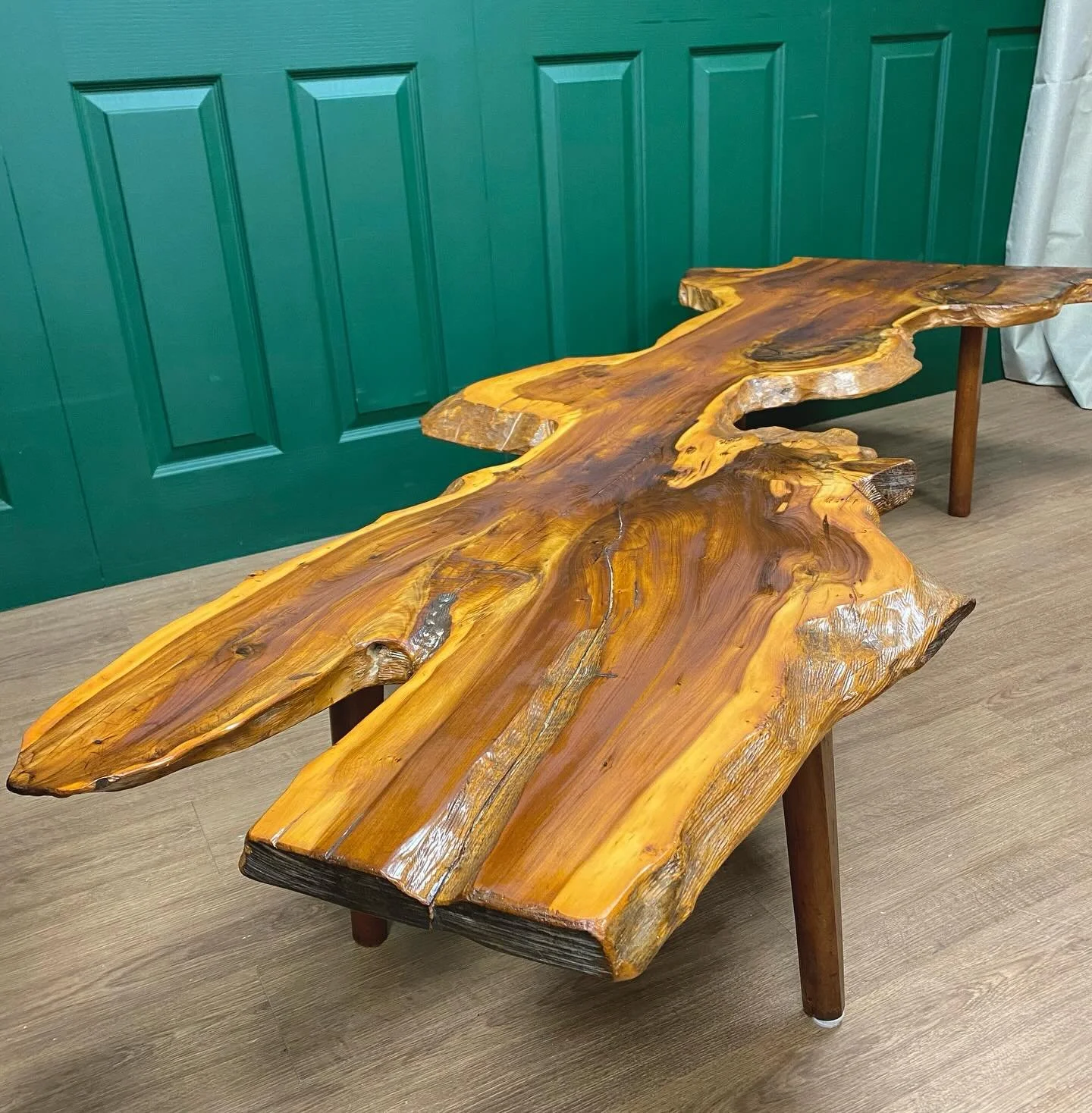 Fully restored! This stunning mid century live edge yew coffee table by Reynolds of Ludlow. 

The broken legs have been repaired and the whole piece has been rubbed down and refinished. It is now looking for its new home. 

#myvintagemarket #vintages
