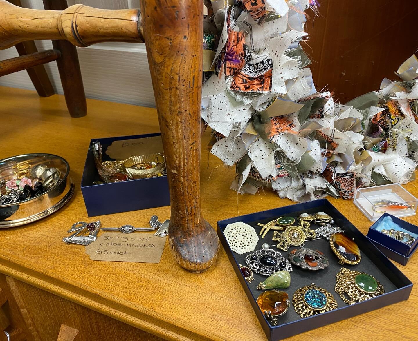 Some lovely vintage jewellery in store ready for my open day on Saturday. Pop in for a browse. 

#preloved #vintagejewellery #vintagebling