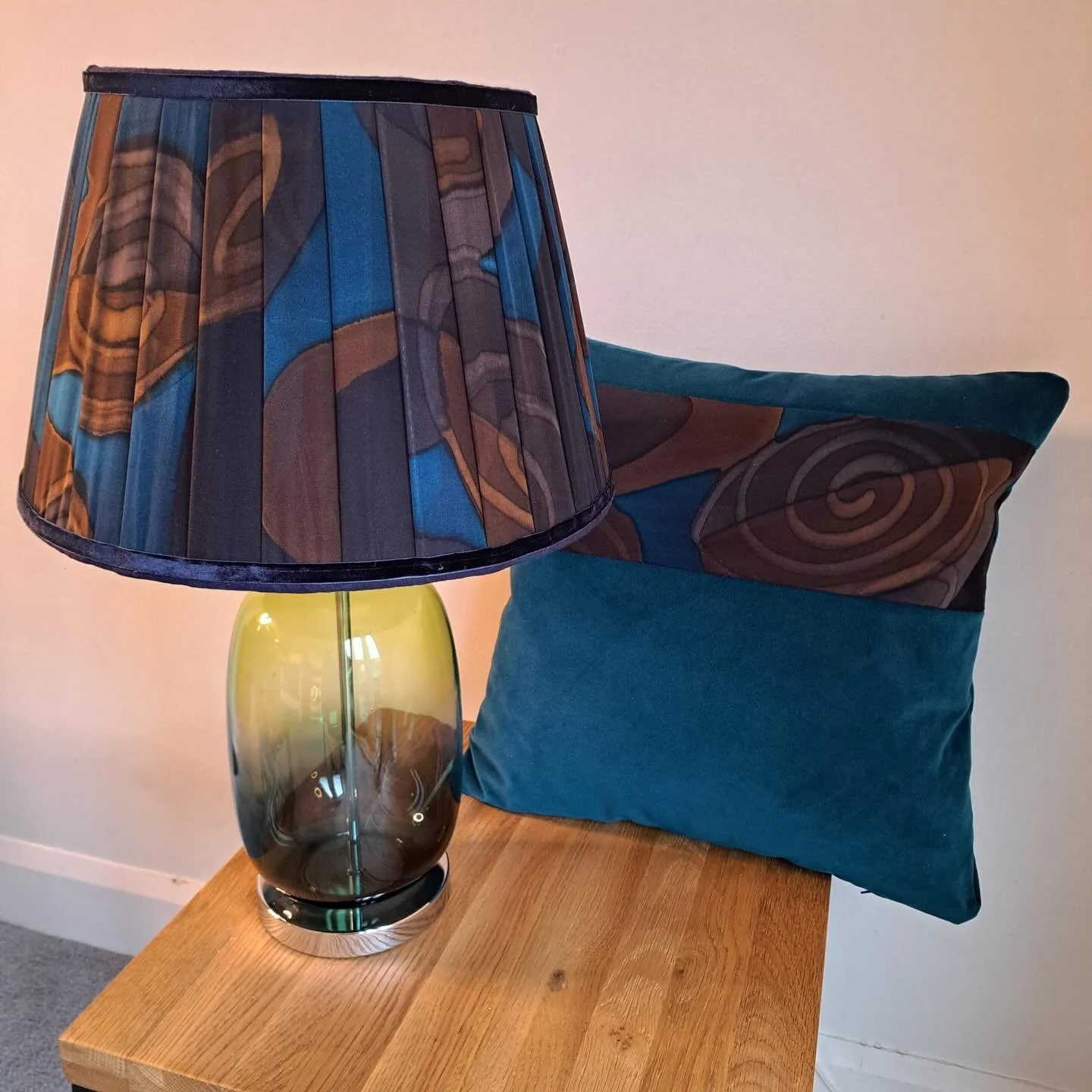 This beautiful set handcrafted by @katiekateandco from vintage saree fabric and moleskin velvet is on its way to me and will be available to buy at my open morning on Saturday. 

Pop in for a browse, 5 The Smithy, Tewin Hill Farm, AL6 0LL

#repurpose