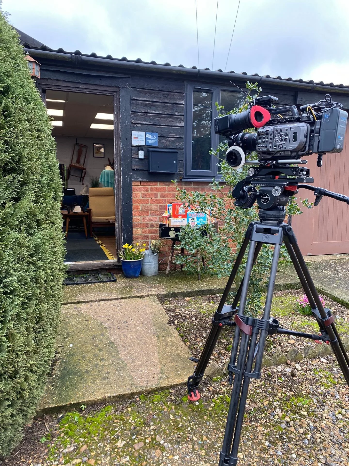 Filming at the shop today! 

#shoplocal #houseclearance #vintageshop