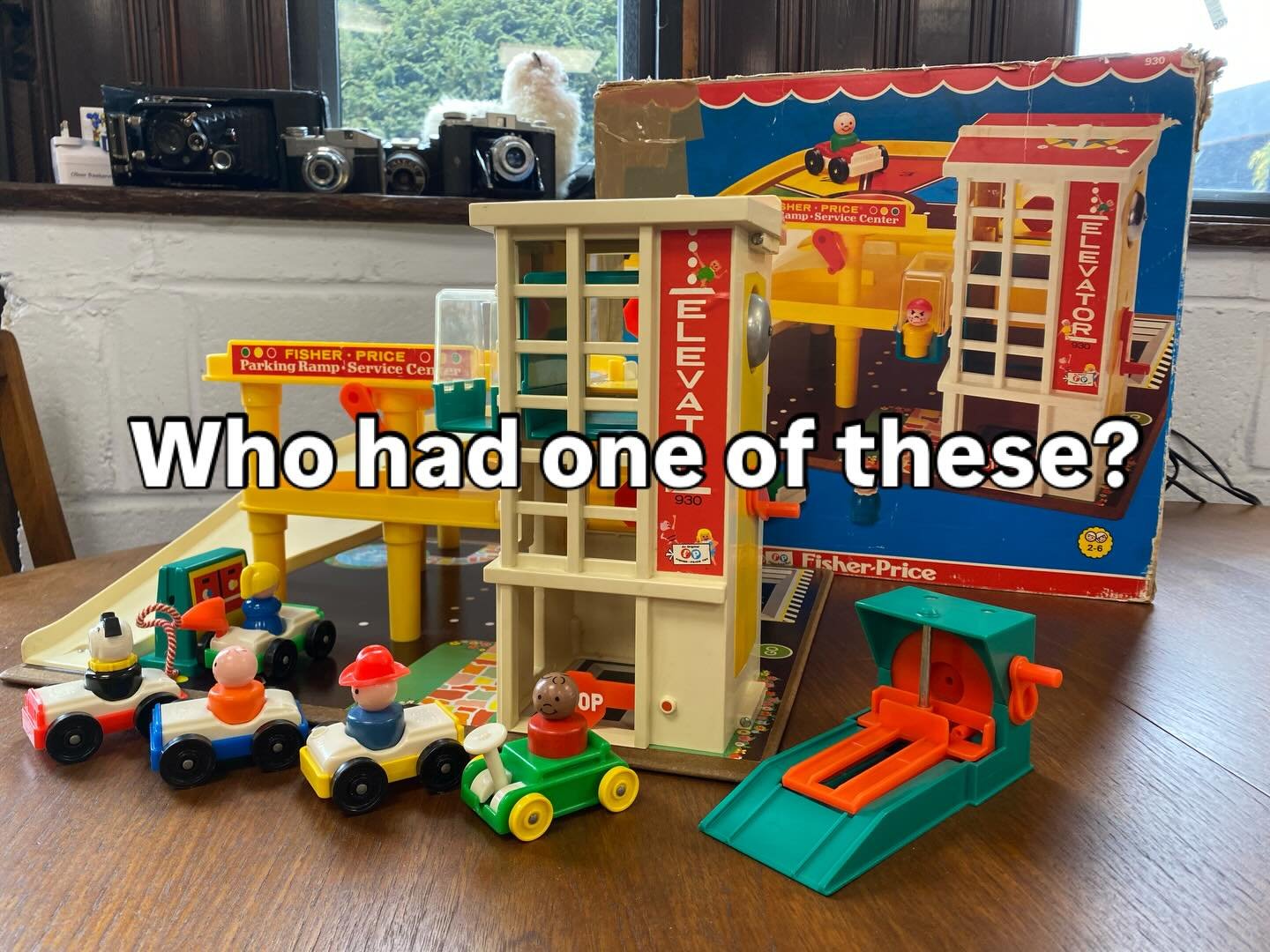 Who had one of these Fisher Price garages? 

I remember playing for hours with this iconic 80s toy. I have loads of retro items in my shop which I will be sharing with you for a trip down memory lane. Follow me for more memories&hellip;..

5 The Smit
