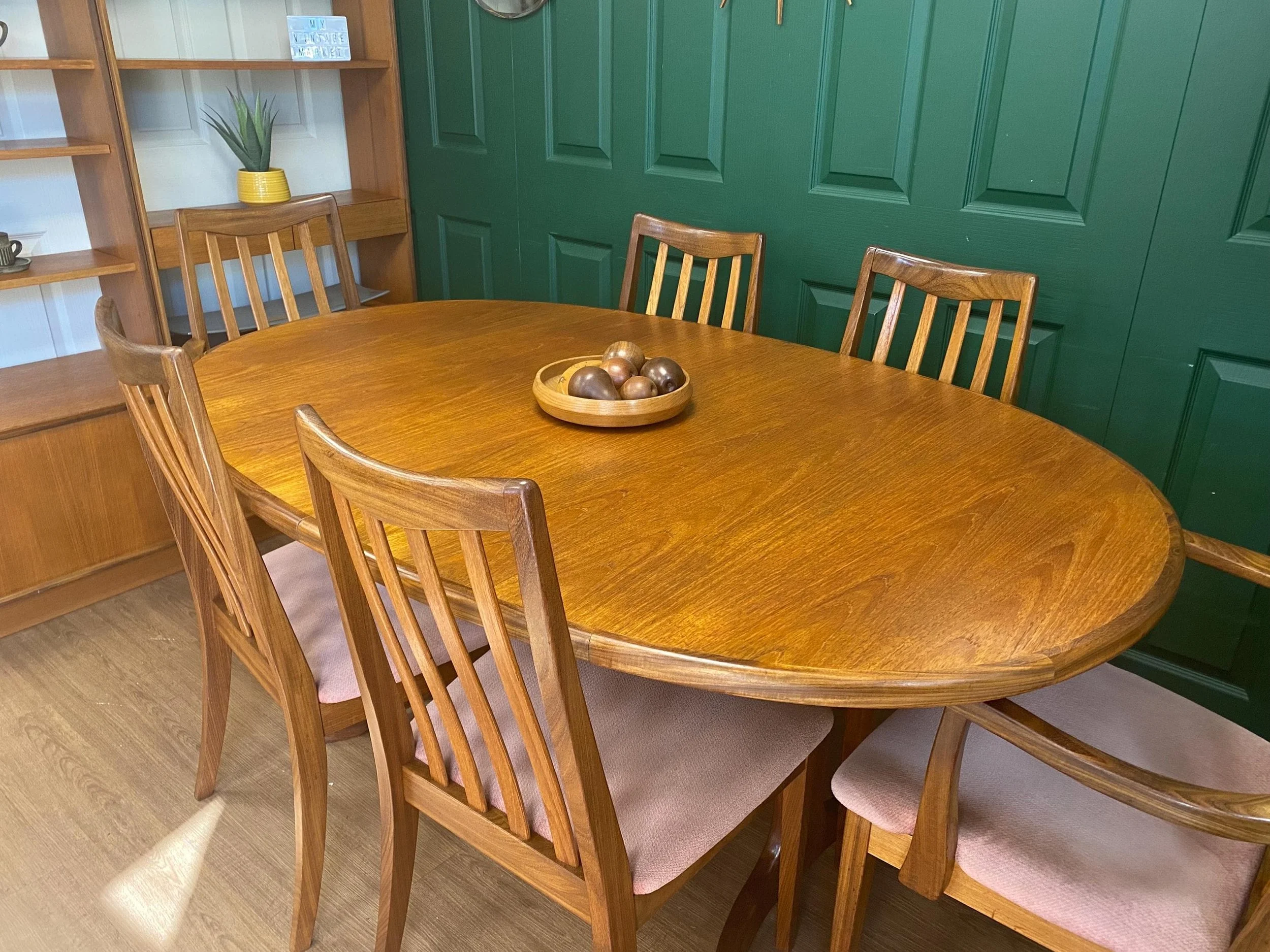 Mid century vintage 1960s G Plan Fresco V Wilkins teak oval extending dining table and six chairs, two carvers