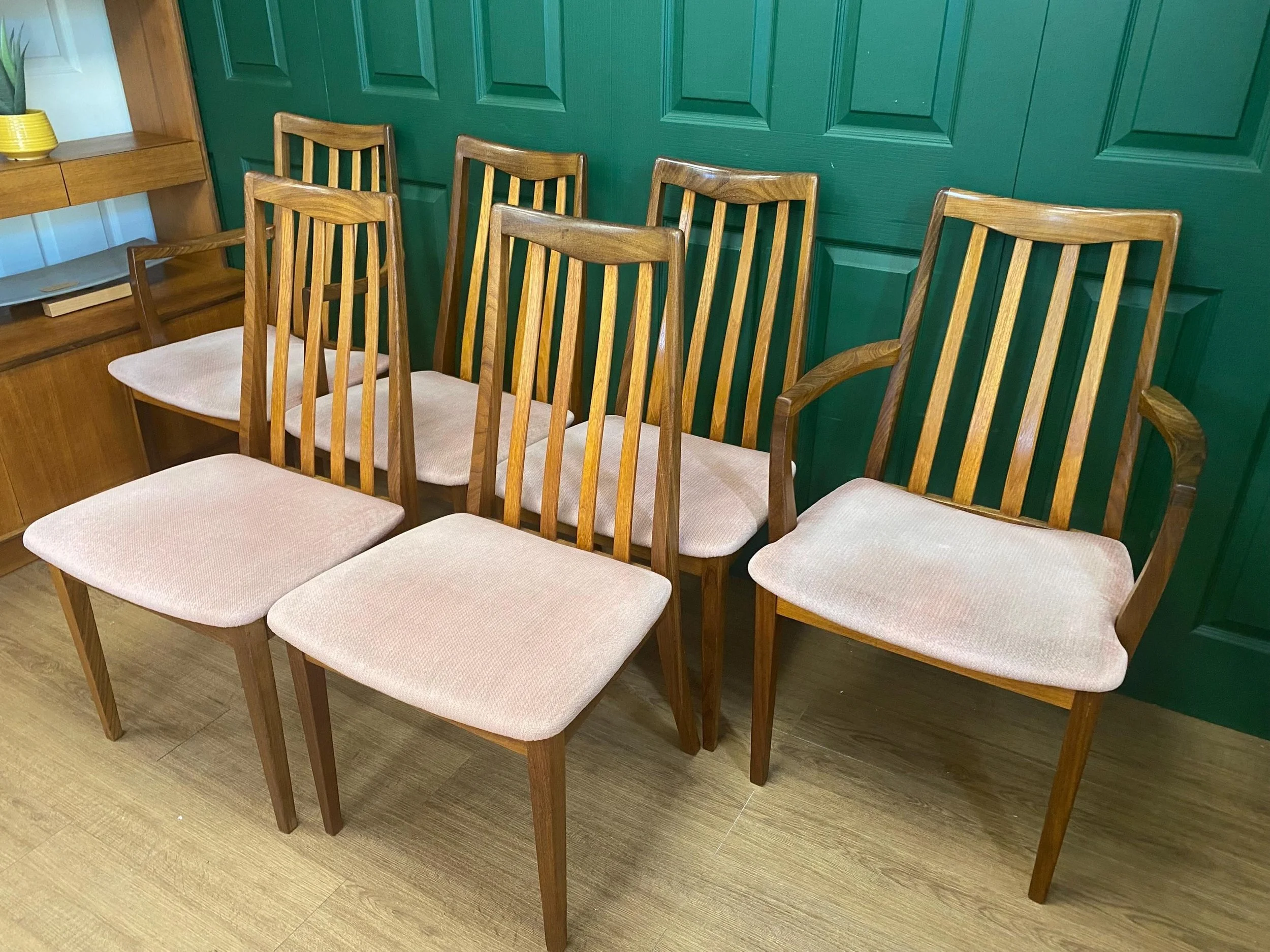 Mid century vintage 1960s G Plan Fresco V Wilkins teak oval extending dining table and six chairs, two carvers