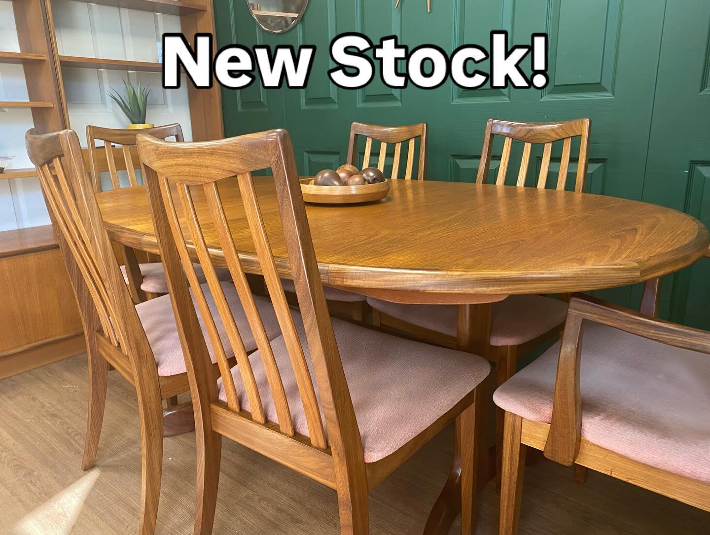 Beautiful mid century 1960s teak oval extending dining table and six chairs by G Plan. Beautiful wood grain with a central butterfly extension on top of a trestle base with elegantly curved pedestal legs. Comes with six high slat back chairs includin