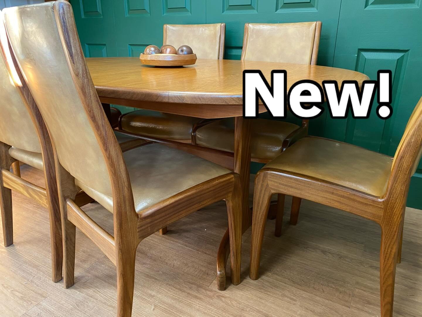 Newly listed! This beautiful mid century 1960s teak and afromosia dining table with six chairs, by G Plan.

Has been beautifully restored, but there is a bit of patchy sun fading in places. I am therefore selling this at a bargin price. Get in quick 