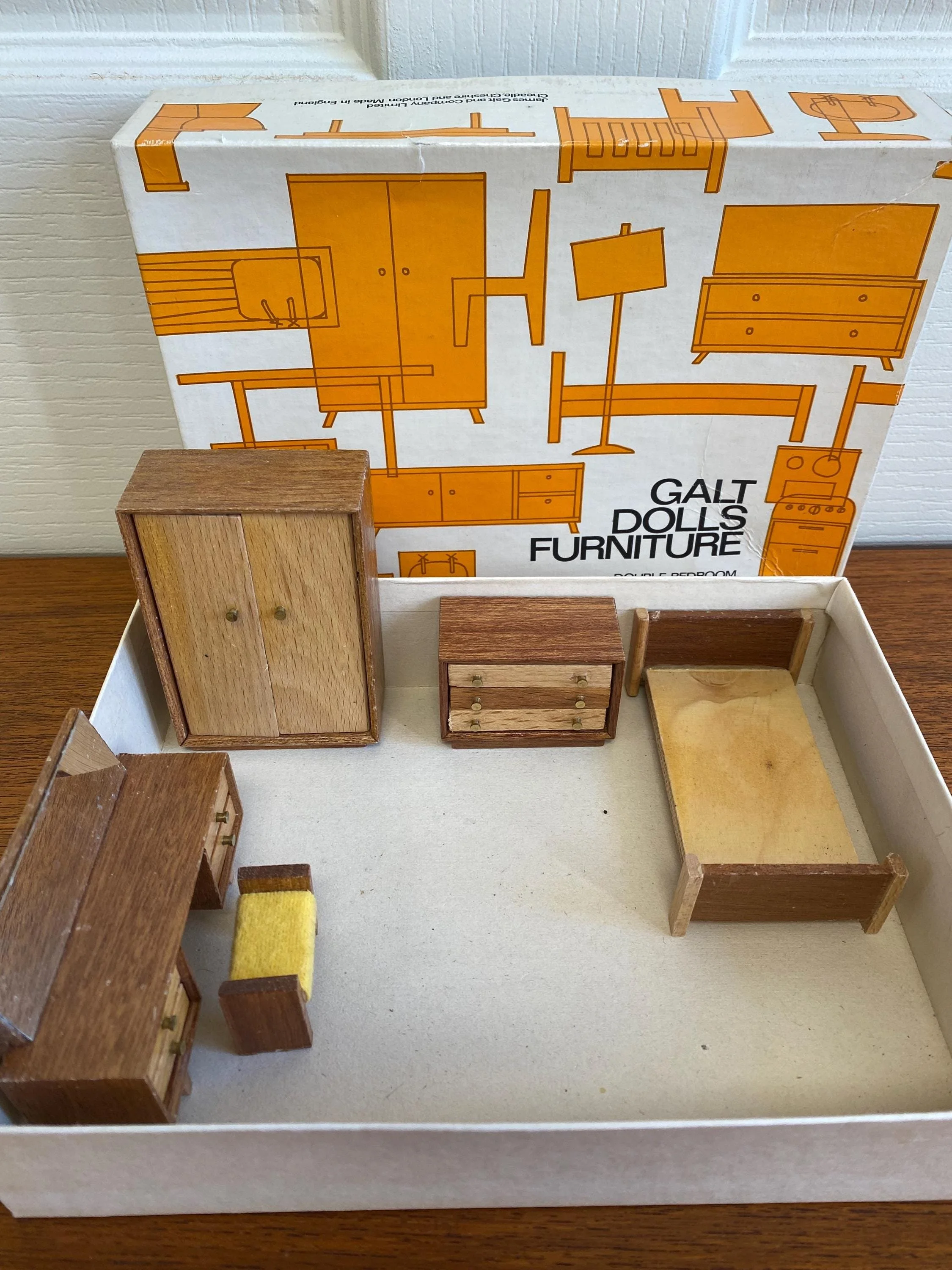 Vintage 1970s Galt Dolls House Furniture Double Bedroom Set L0097H Boxed
