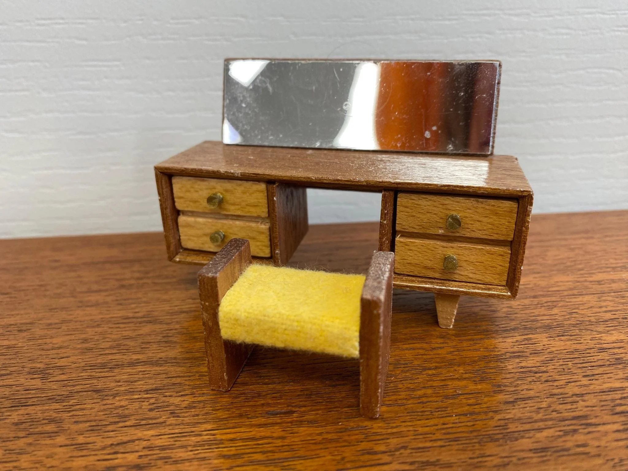 Vintage 1970s Galt Dolls House Furniture Double Bedroom Set L0097H Boxed