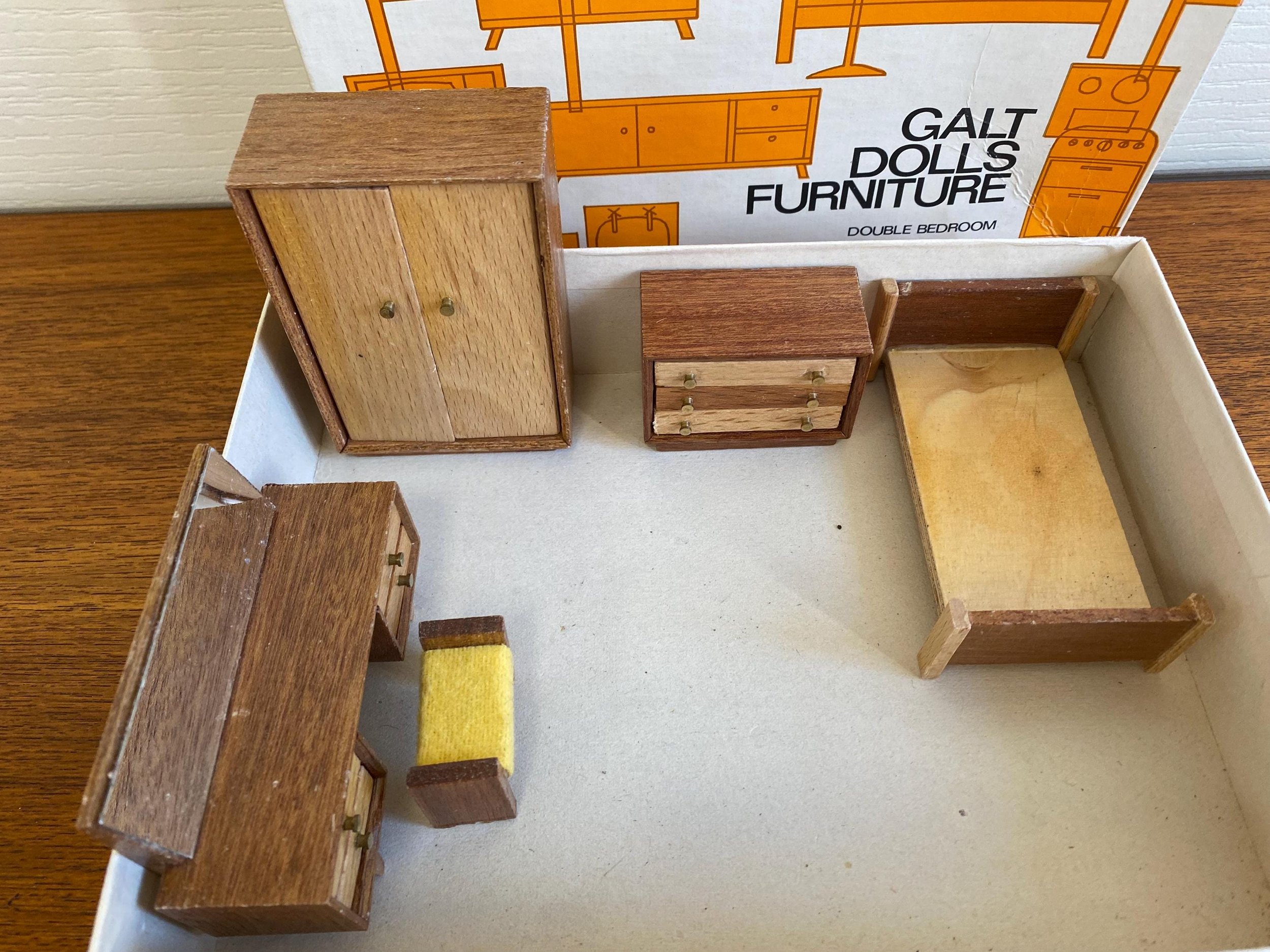 Vintage 1970s Galt Dolls House Furniture Double Bedroom Set L0097H Boxed