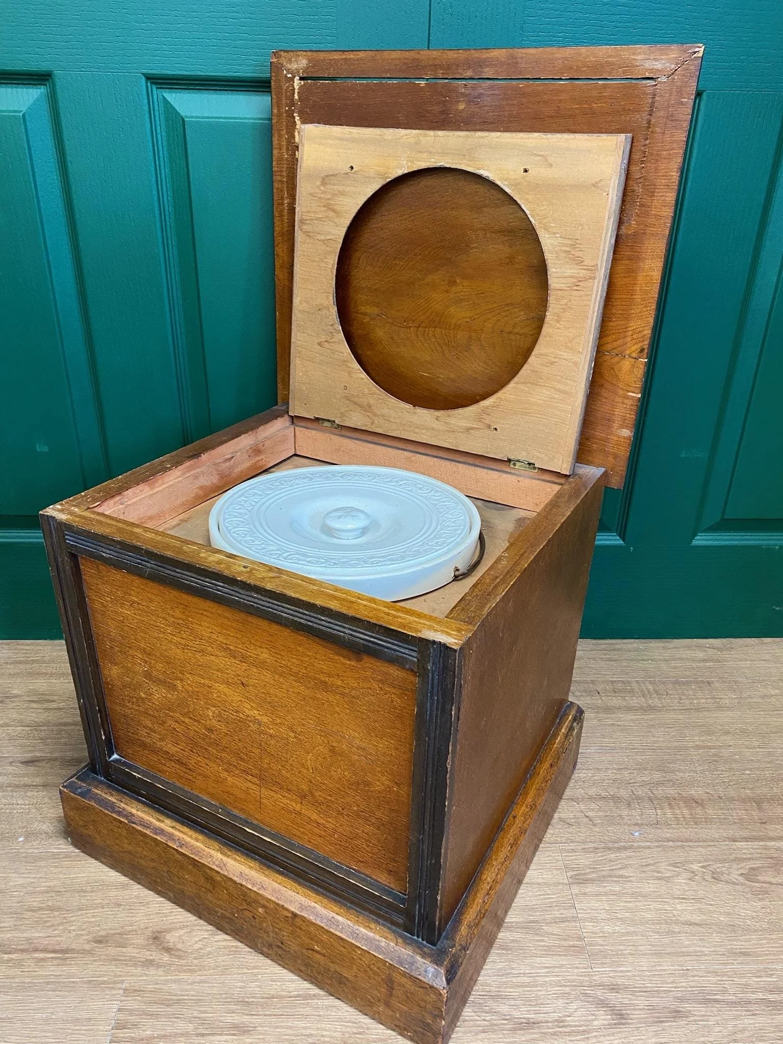 Antique wooden cased chamber pot commode