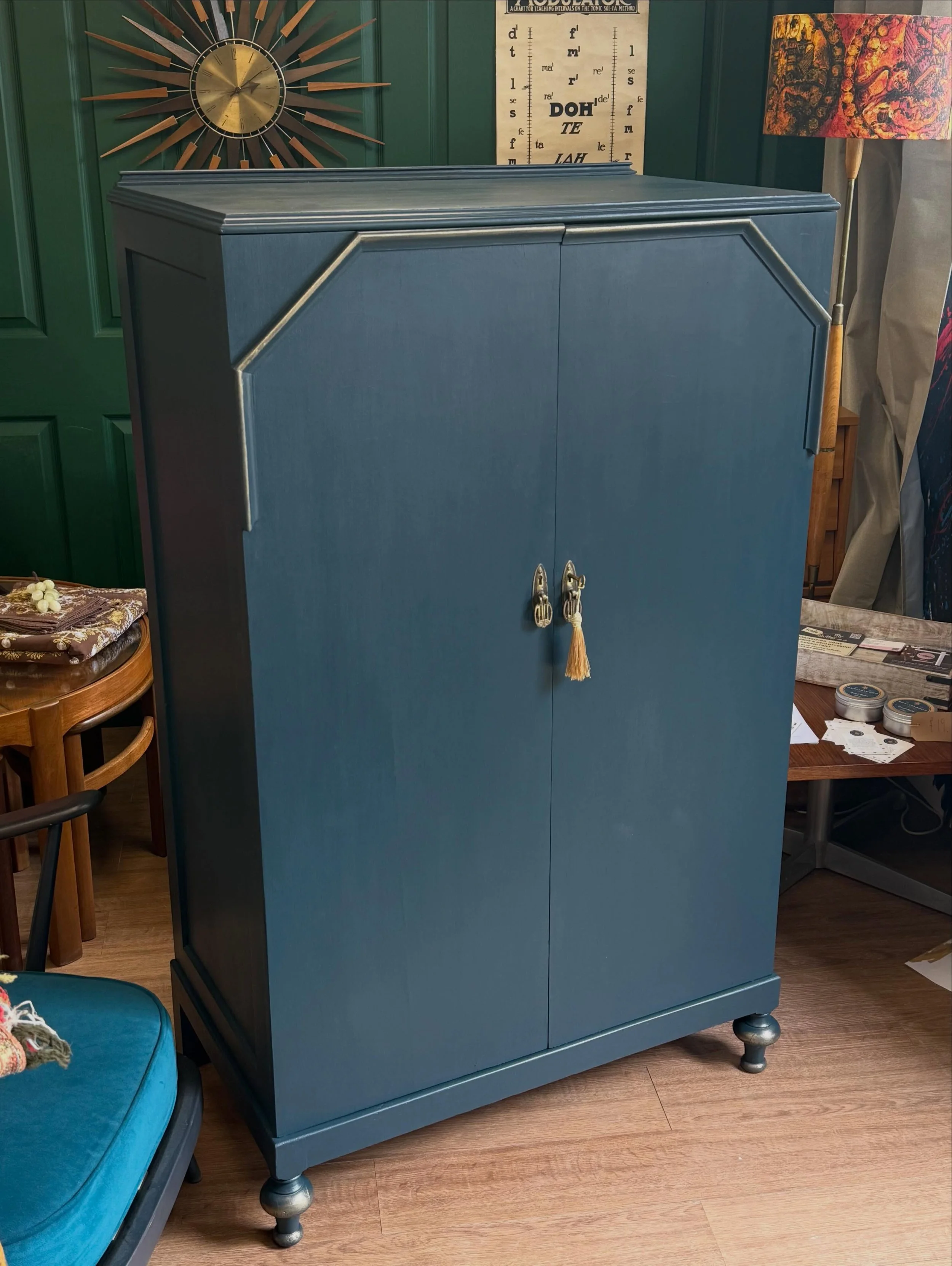 New Stock!

This refurbished 1930s Art Deco Gentlemen&rsquo;s wardrobe/linen press. Has been painted in a rich petrol blue with gold accents.

www.myvintagemarket.co.uk

🏠 Viewing available at 5 The Smithy, Tewin Hill Farm, AL6 0LL

🚚 Delivery avai