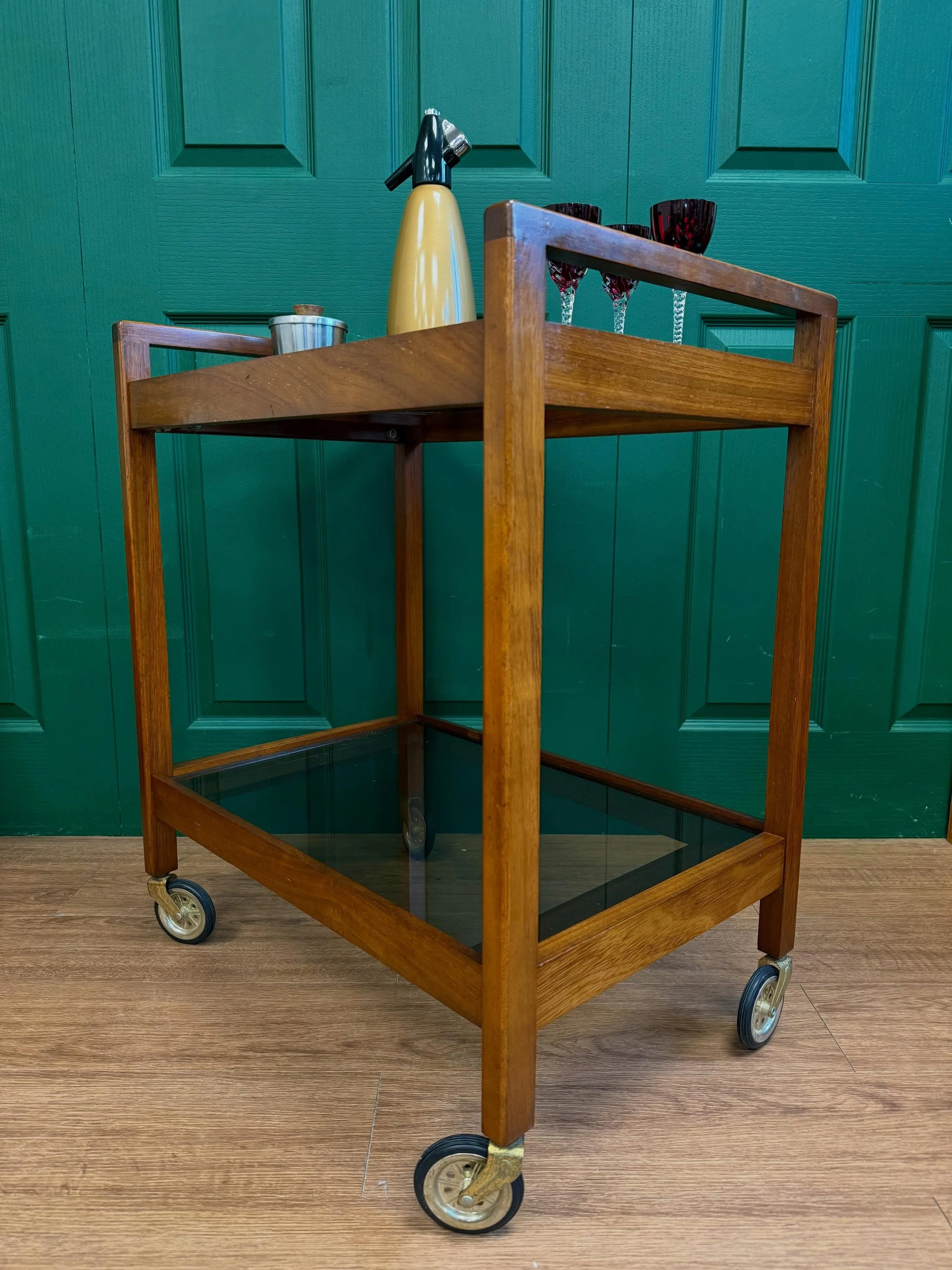 Some fabulous new pieces in the shop today;

🔸Mid century Danish style teak and smoked glass drinks trolley 
🔸Vintage Qashqai hand knotted wool rug (love the little Llamas!)
🔸Large vintage Scottish Paisley hand crafted blanket/throw
🔸Pair of Art 