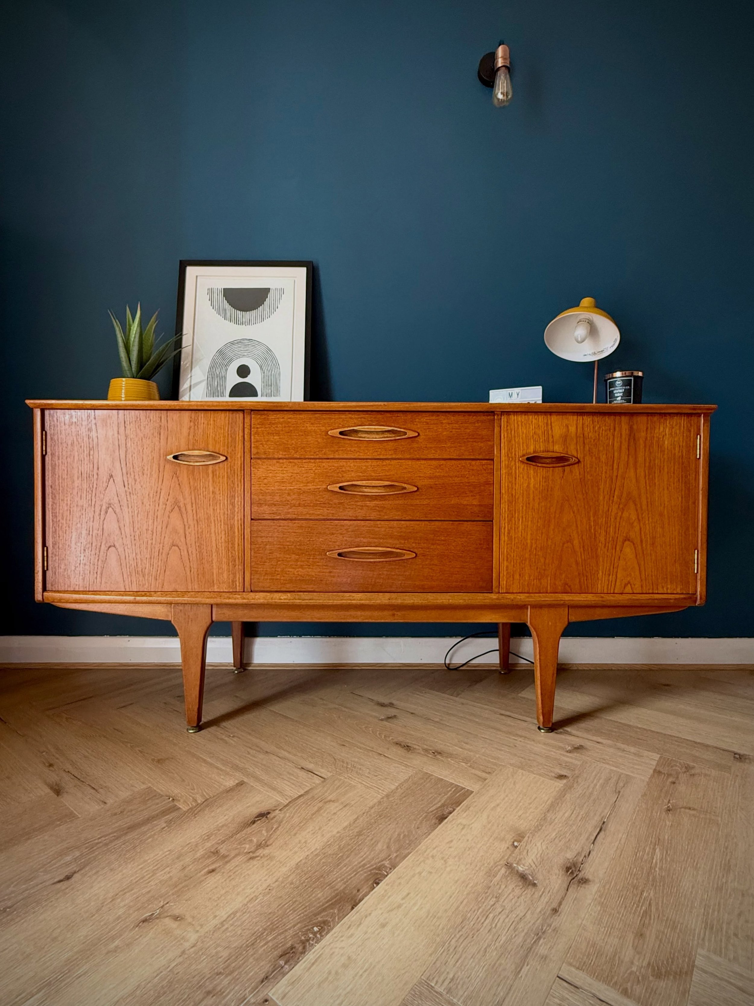 First piece from my new workshop and doesn&rsquo;t it look fab. This iconic mid century Jentique compact teak sideboard has been lovingly restored. It was loved by its previous owner since the 1960s and is soon to be looking for its new home. 

www.m