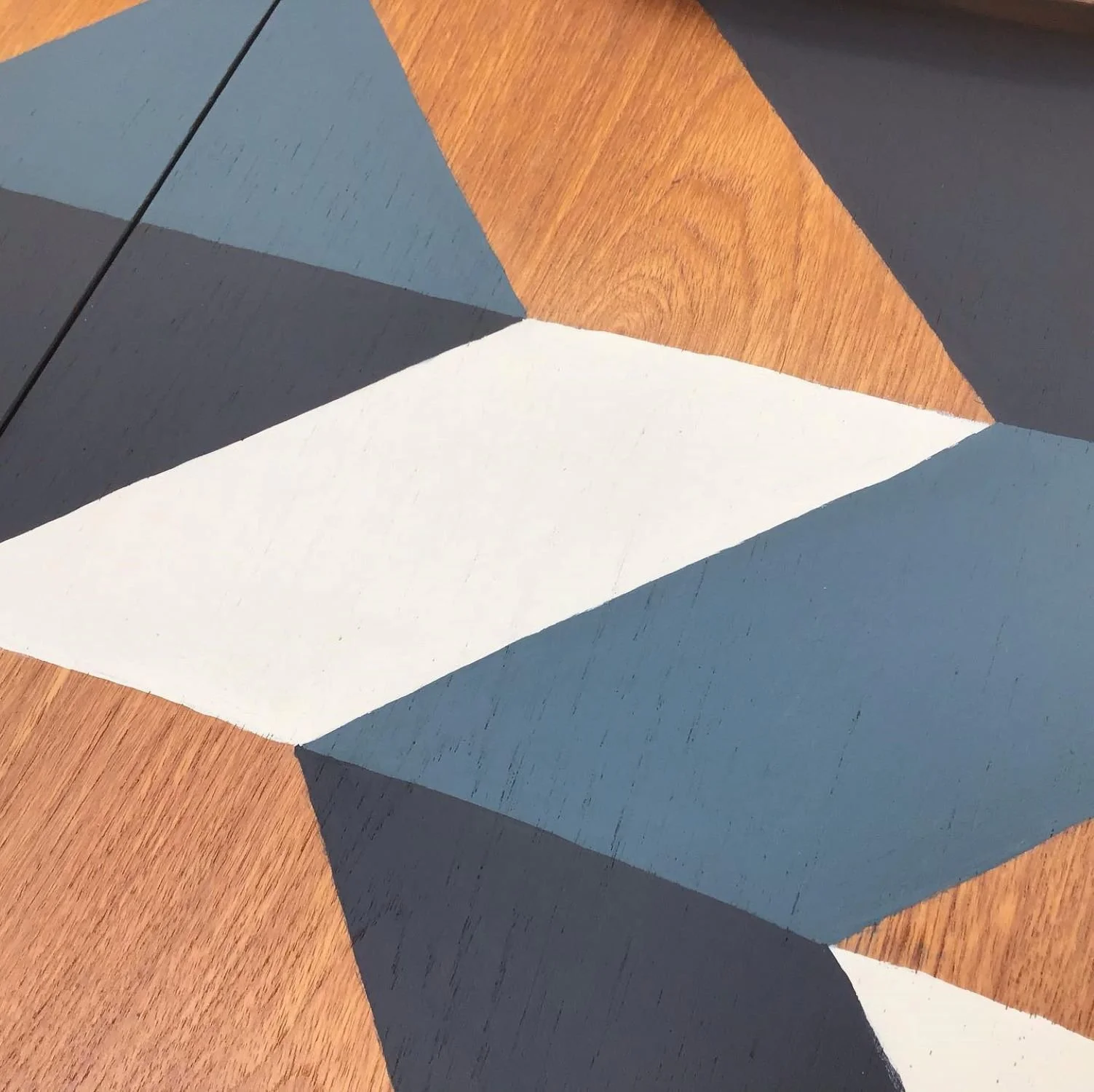 Geometric painted record unit