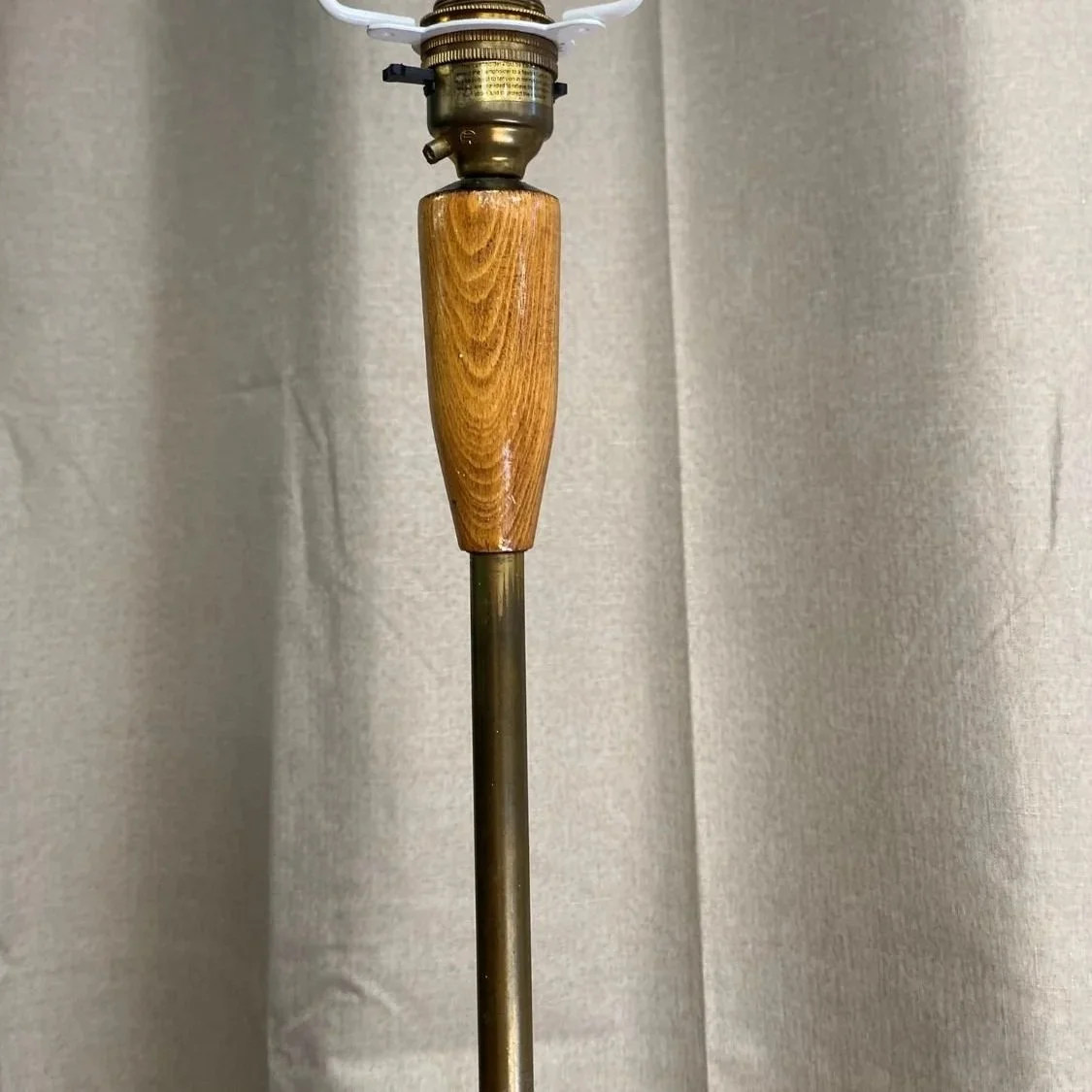 Mid+century+retro+1960s+brass+and+teak+floor+lamp+top.jpg