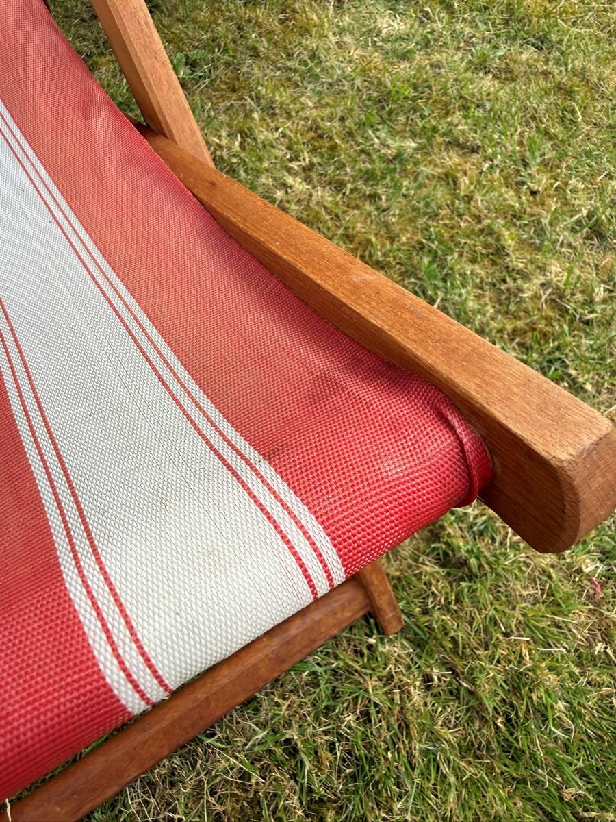 Vintage mid century 1970s deck chair red white stripe plastic seat seat.jpg