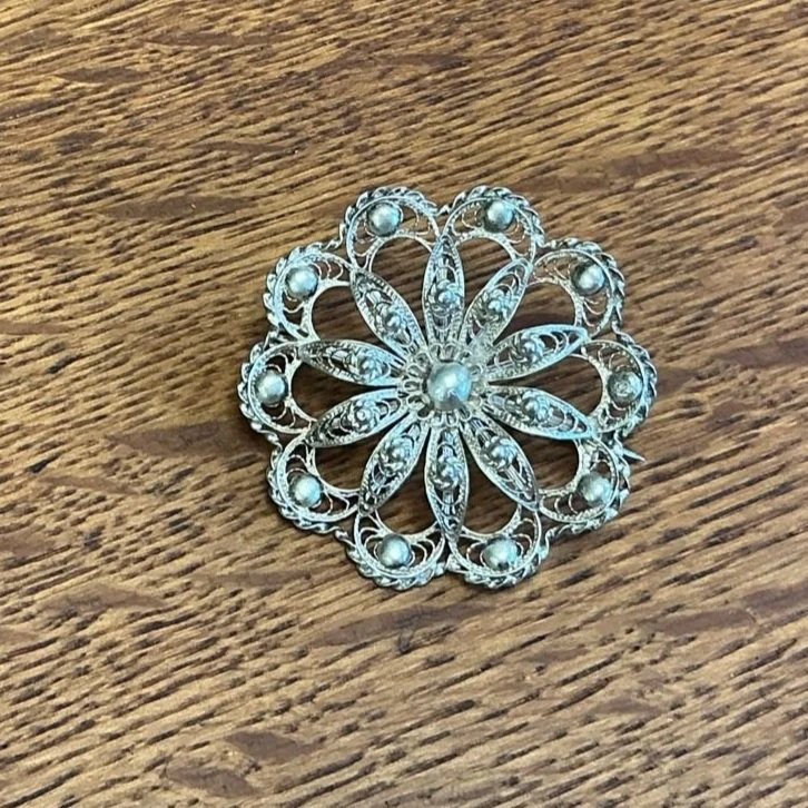Antique silver filigree brooch floral design