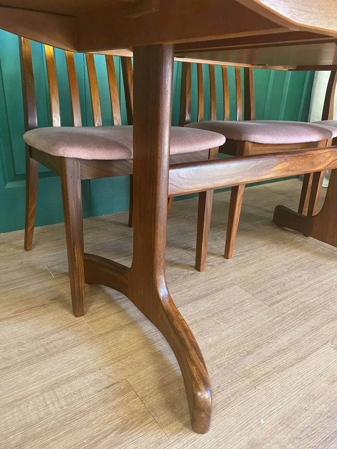 Mid century vintage 1960s G Plan Fresco V Wilkins teak oval extending dining table and six chairs, two carvers